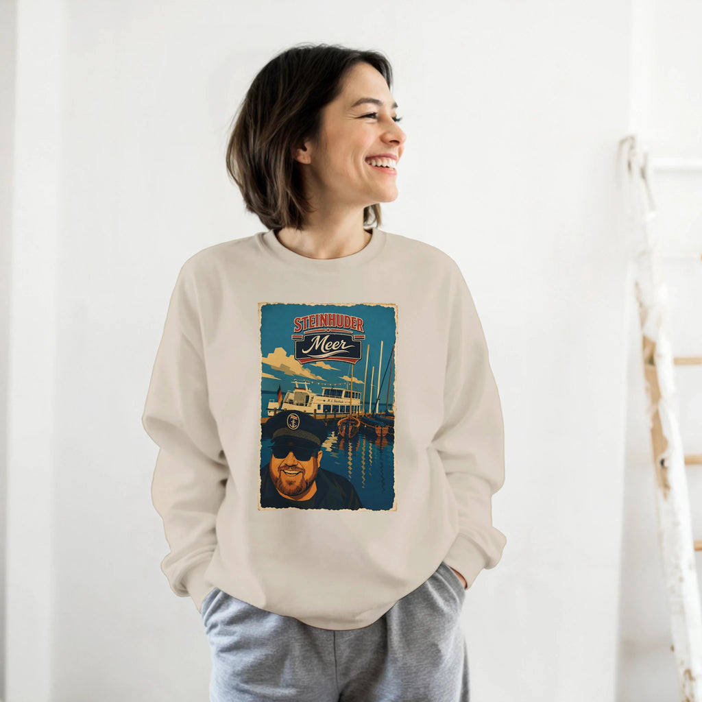 Pullover in Sand mit Motiv „Kapitän an Bord“