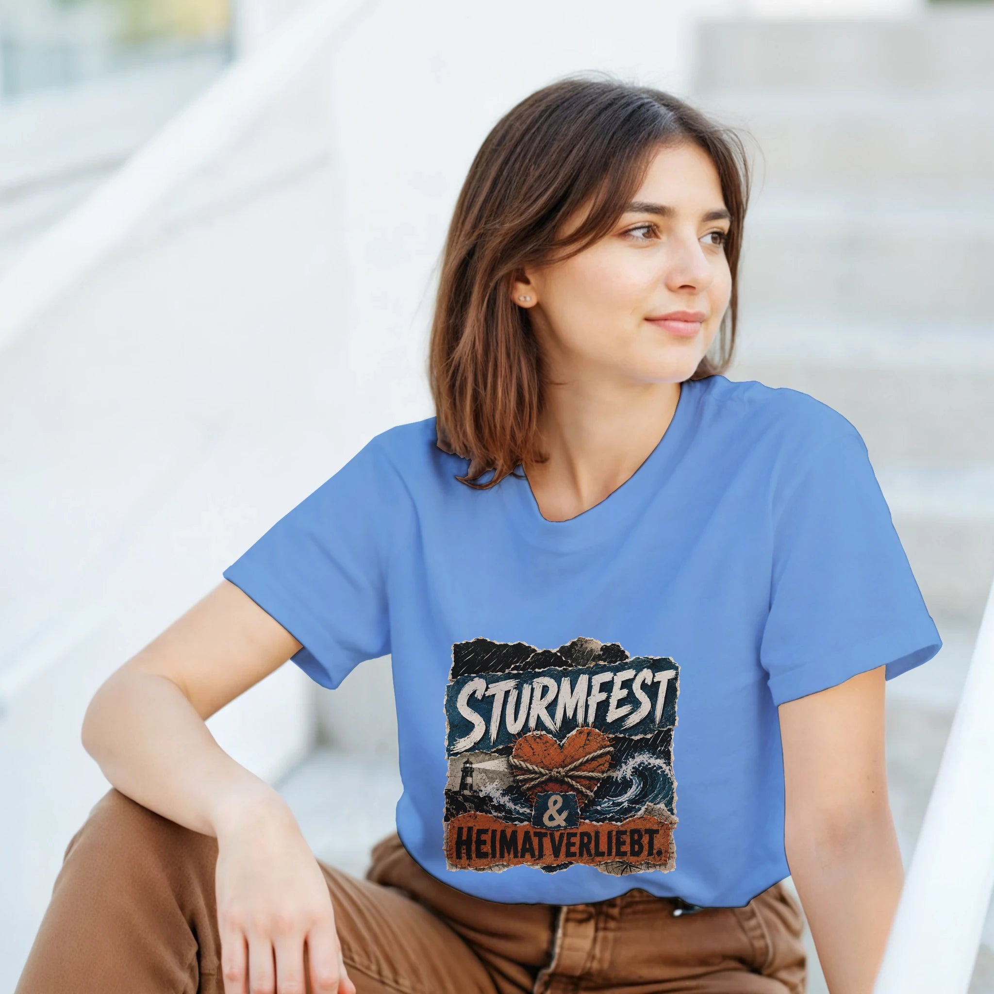 T-Shirt in Natur mit Motiv „Sturmfest & Heimatverliebt.“