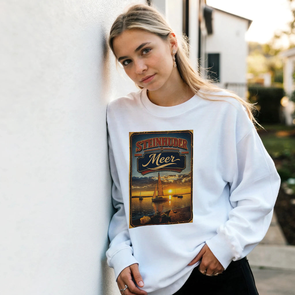 Pullover in Sand mit Motiv „White Night am Wilhelmstein mit Sunset“
