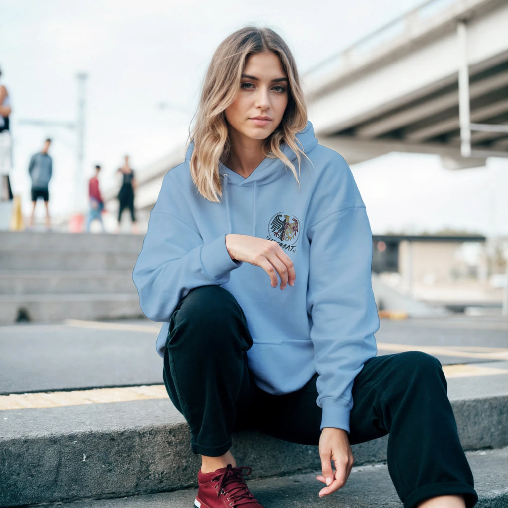 Hoodie in Sand mit Motiv „Steg an der Planke“