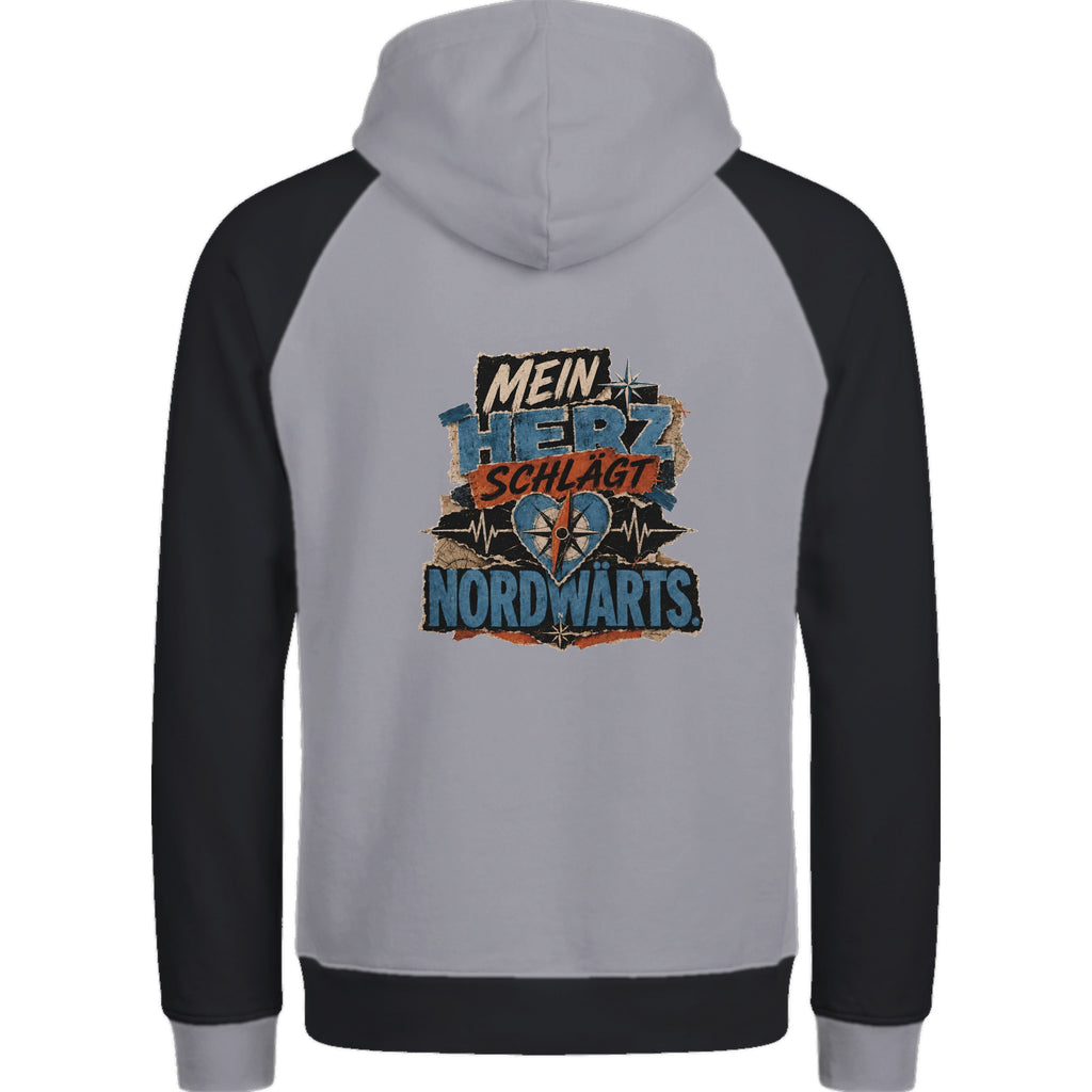Hoodie in Ton mit Motiv „Mein Herz schlägt NORDWÄRTS.“