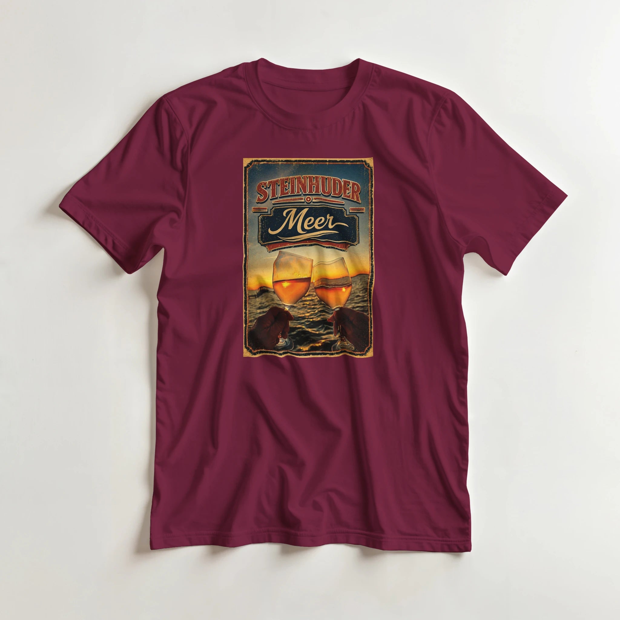 T-Shirt in Sand mit Motiv „Stößchen bei Sunset“