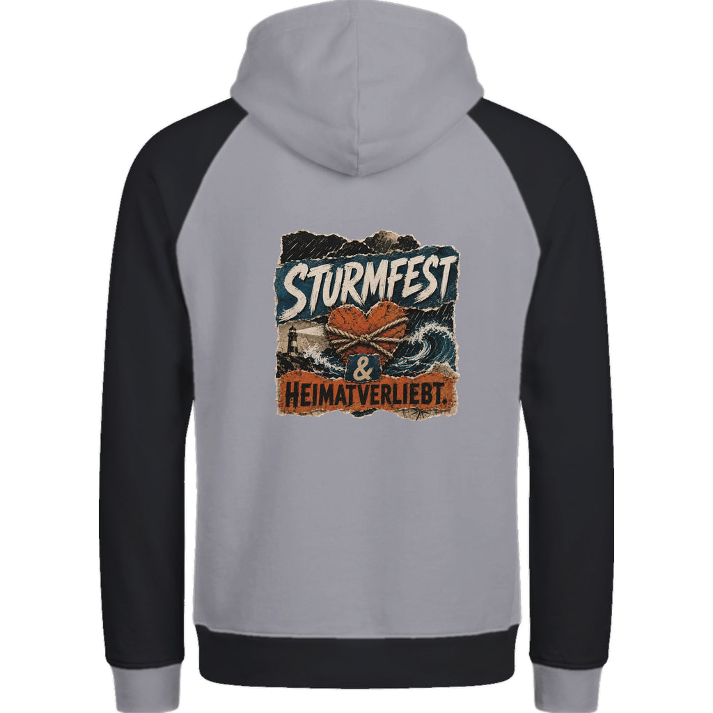 Hoodie in Ton mit Motiv „Sturmfest & Heimatverliebt“