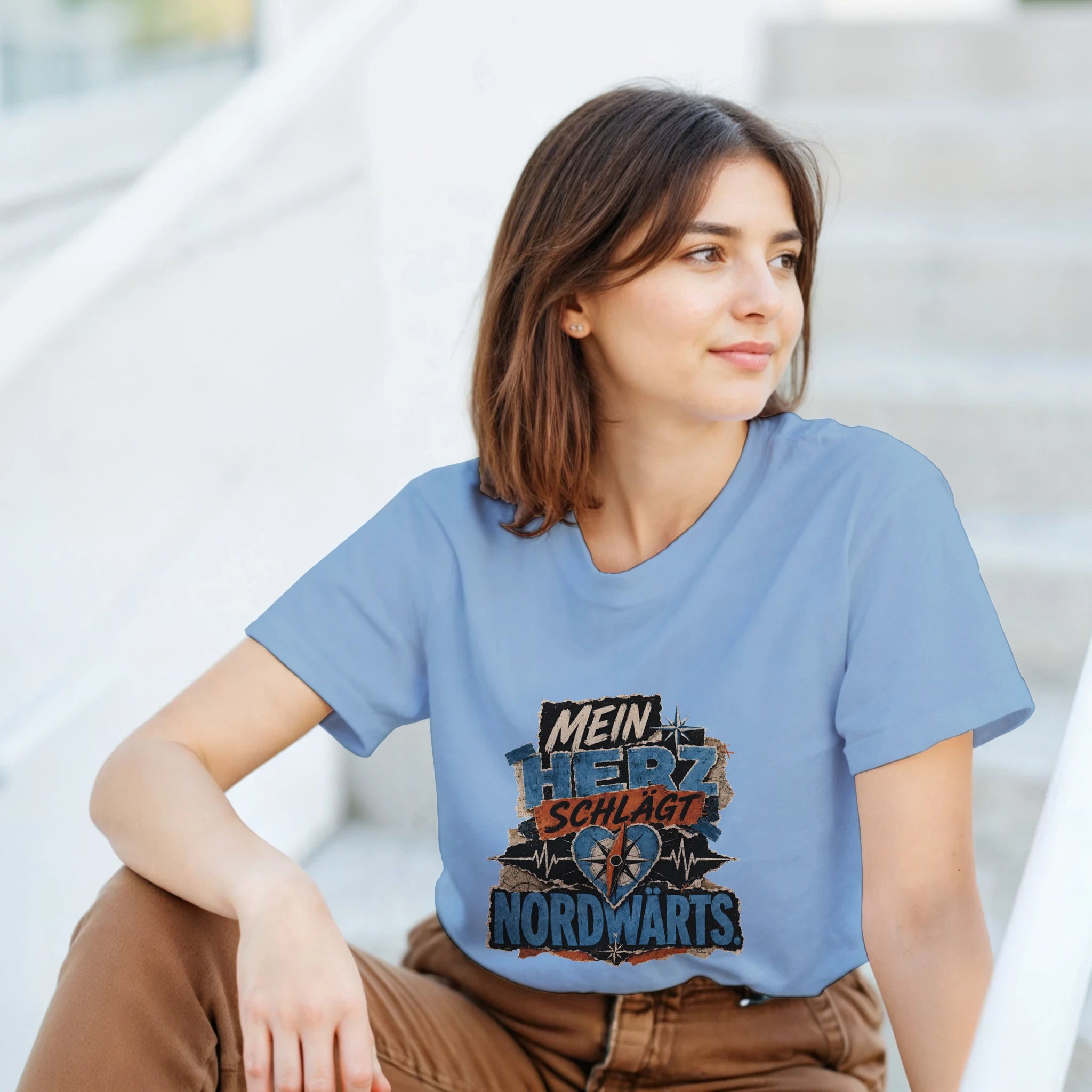 T-Shirt in Sand mit Motiv „Mein Herz schlägt NORDWÄRTS.“