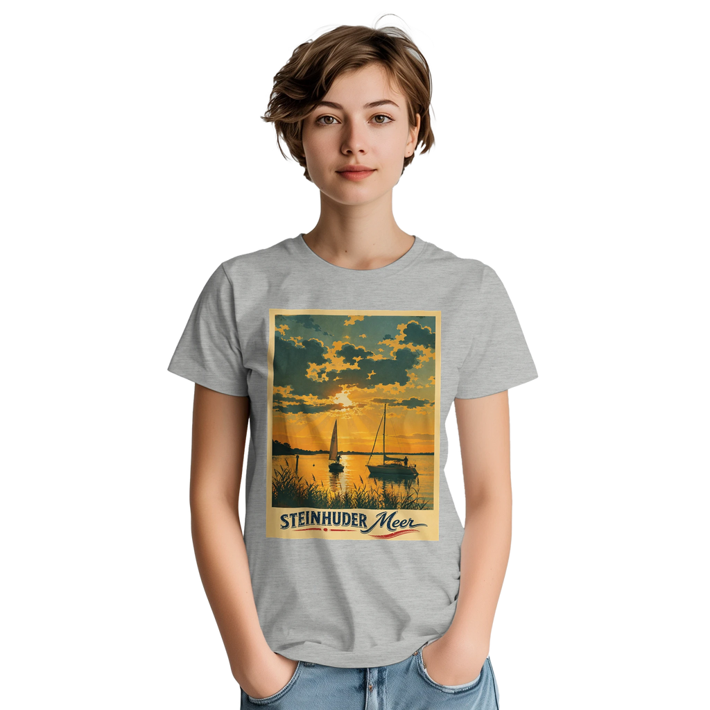 T-Shirt in Sand mit Motiv „Segler am Steinhuder Meer beim Sunset“
