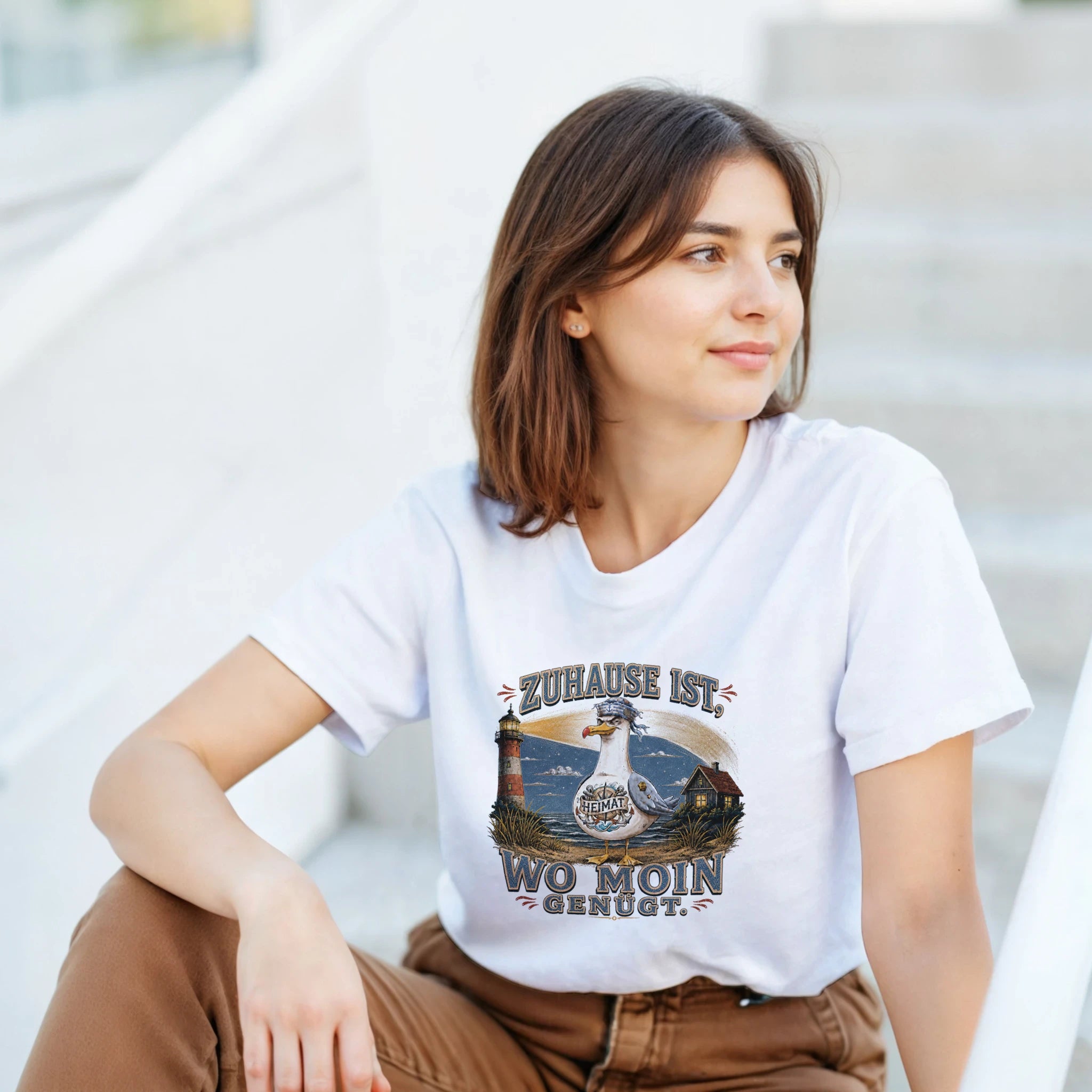 T-Shirt in Natur mit Motiv „Zuhause ist, wo Moin genügt. Möwe“