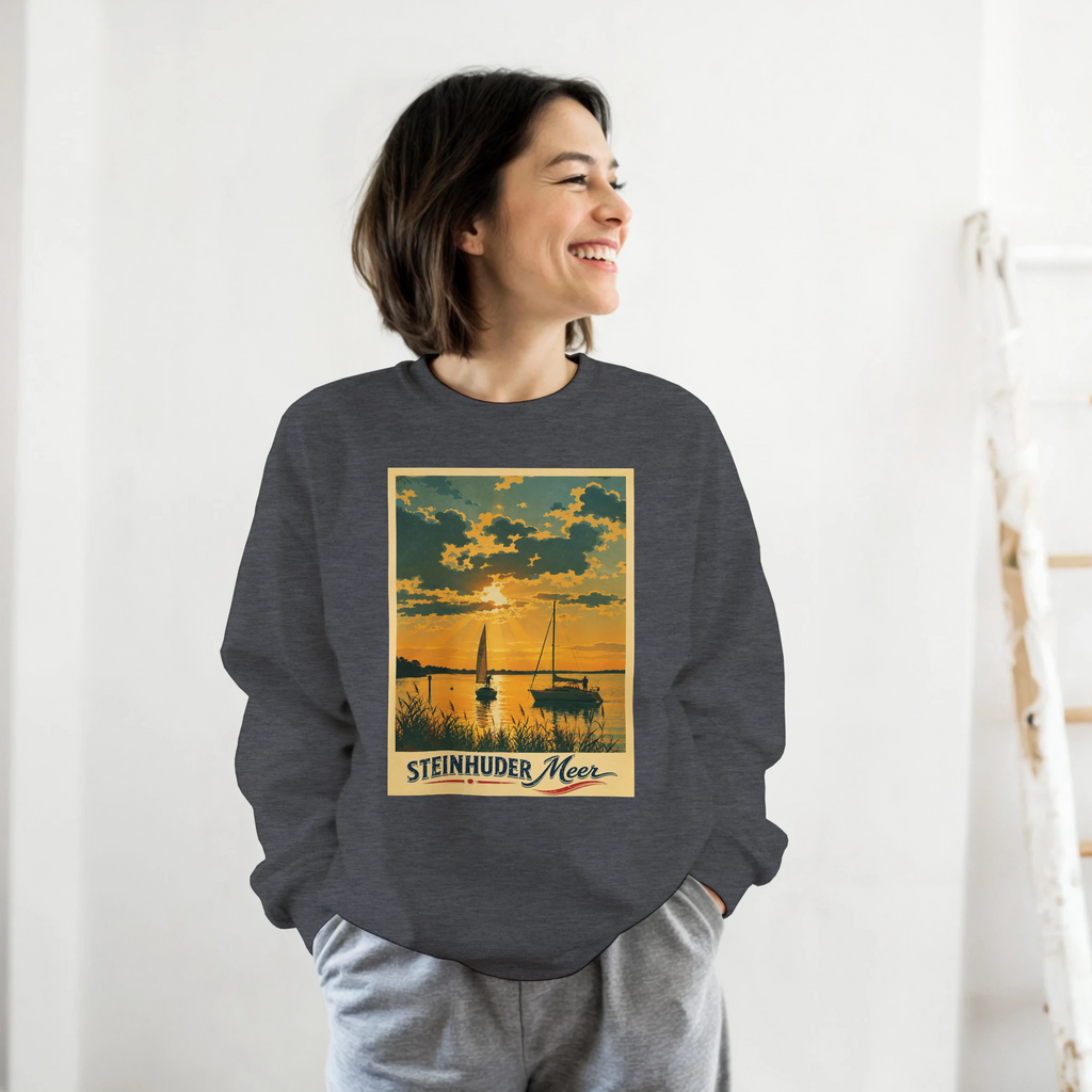 Pullover in Aschgrau mit Motiv „Segler am Steinhuder Meer beim Sunset“