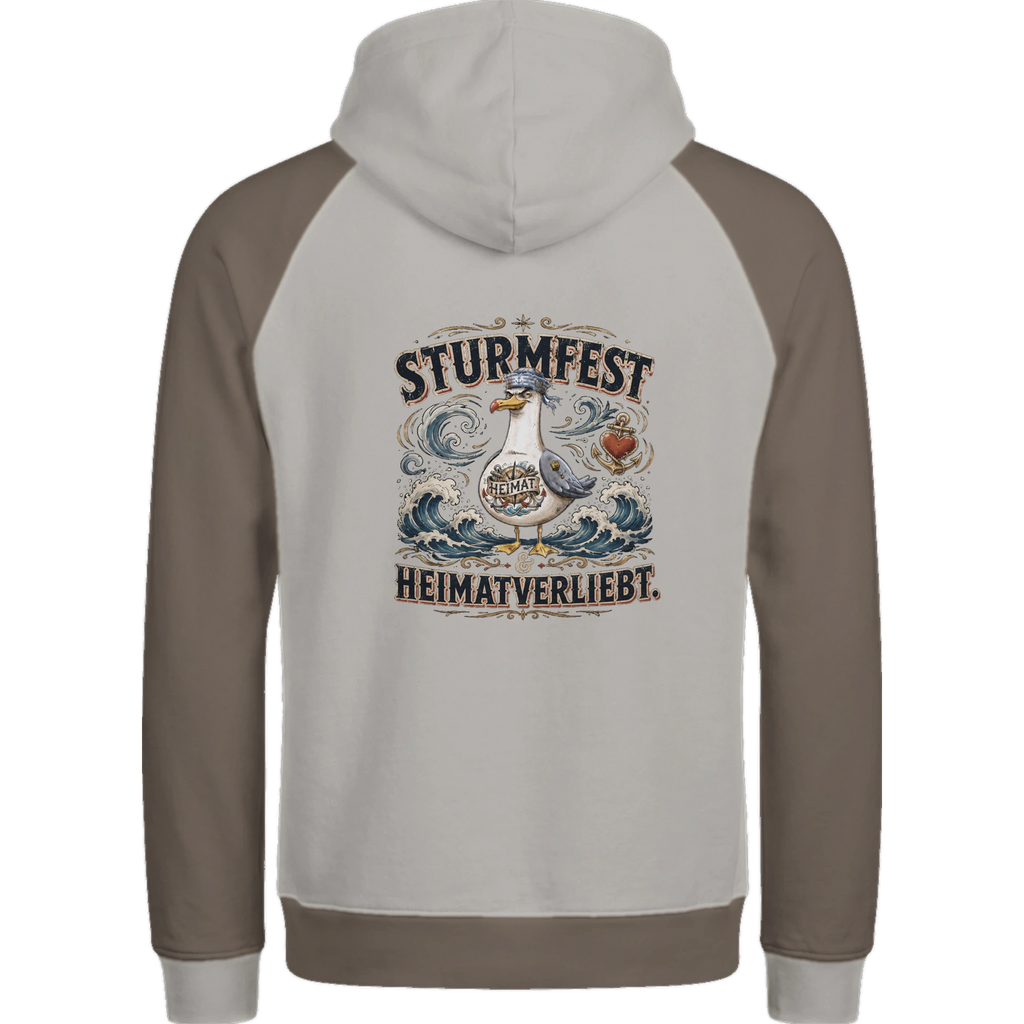 Hoodie in Ton mit Motiv „Sturmfest & Heimatverliebt Möwe“