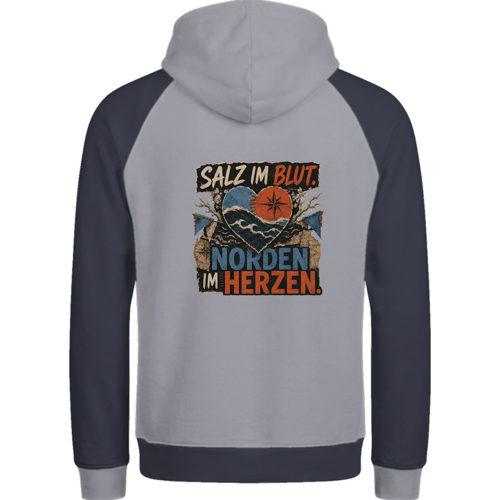 Hoodie in Ton mit Motiv „Salz im Blut. Norden im Herzen.“