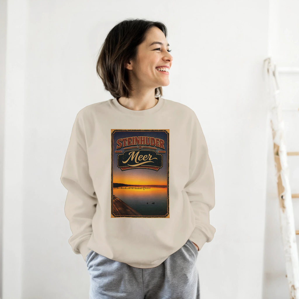 Pullover in Aschgrau mit Motiv „Steg an der Planke“