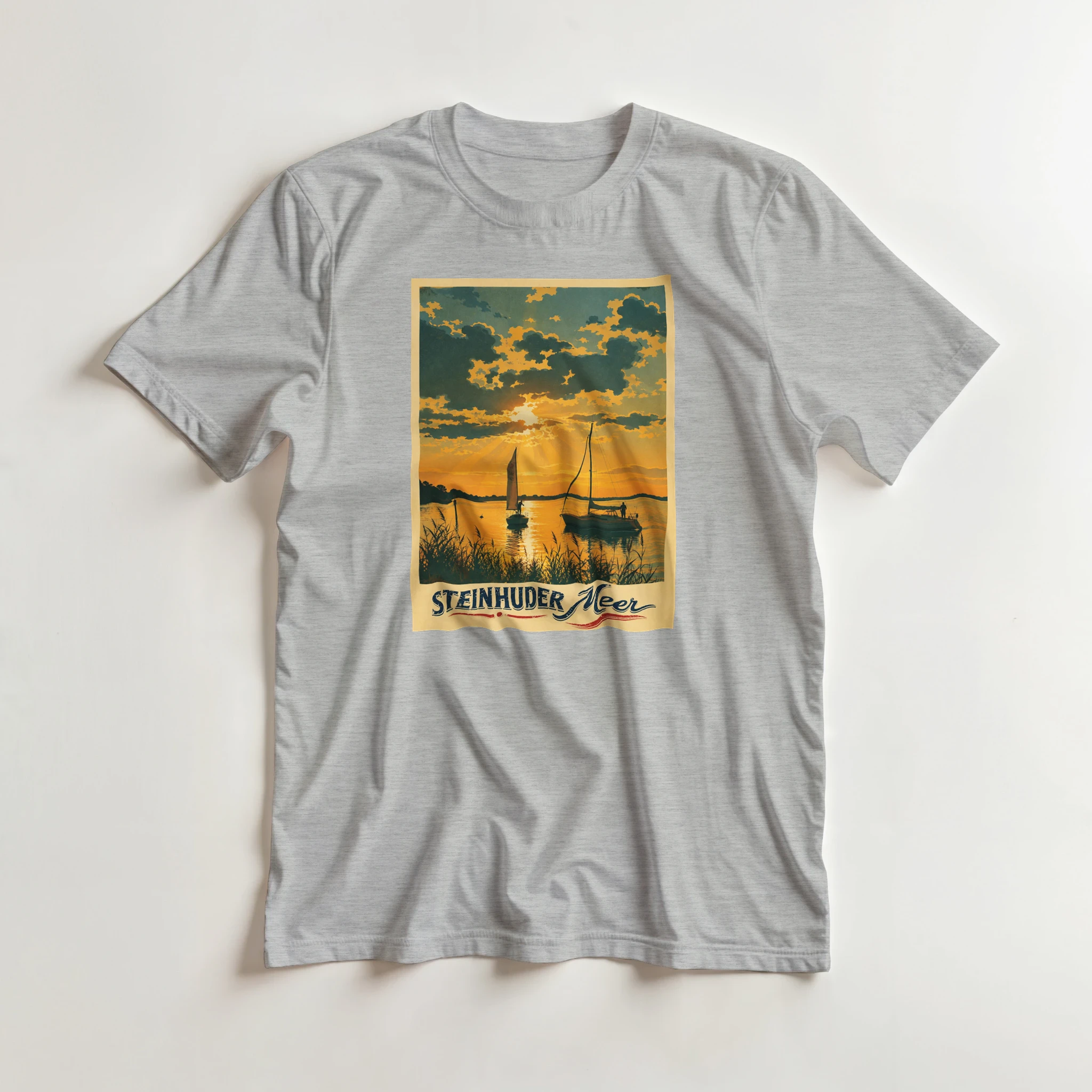 T-Shirt in Natur mit Motiv „Segler am Steinhuder Meer beim Sunset“