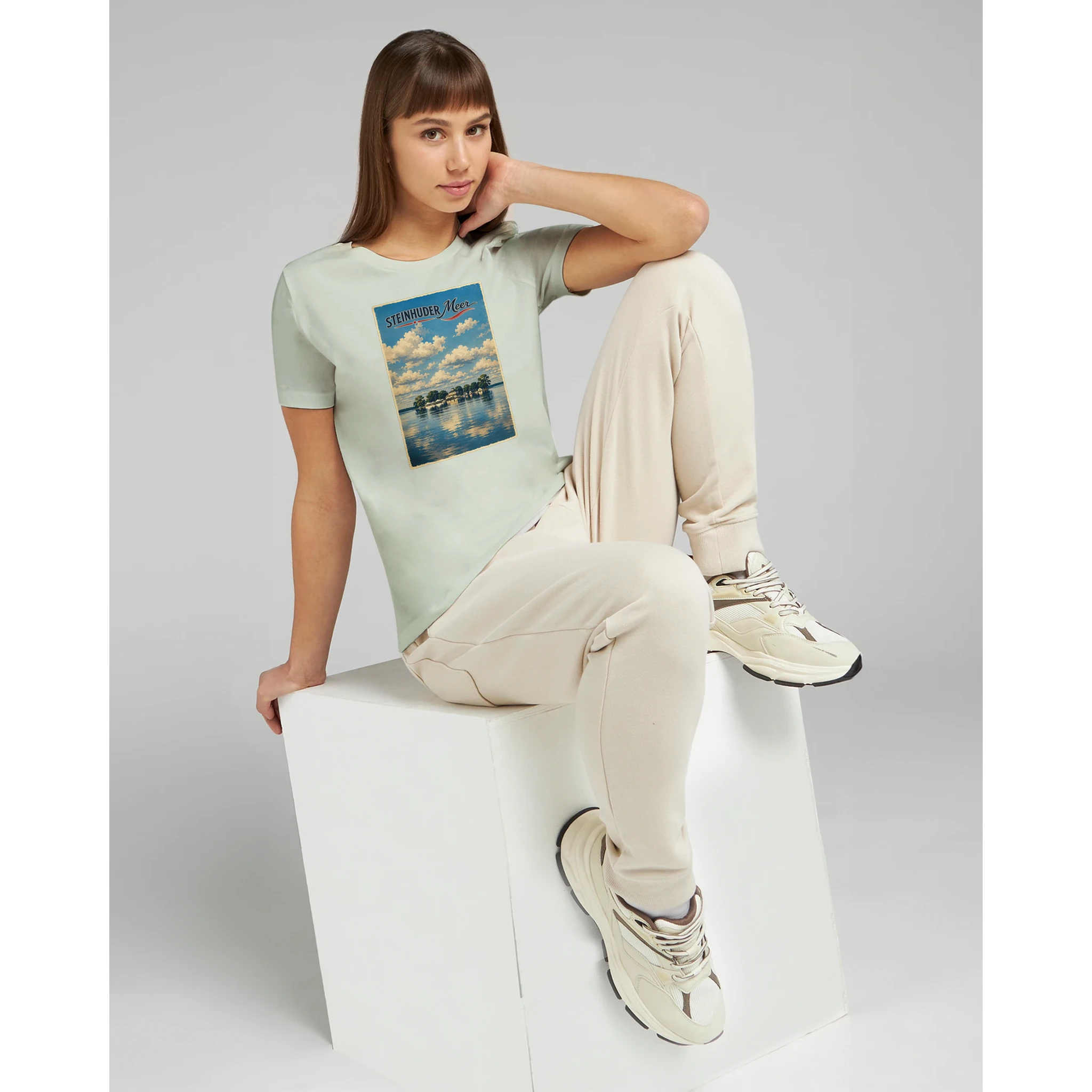 Damen-T-Shirt in Zitronengelb mit Motiv „Wilhelmstein im Steinhuder Meer“