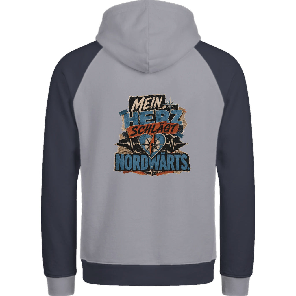 Hoodie in Ton mit Motiv „Mein Herz schlägt NORDWÄRTS.“