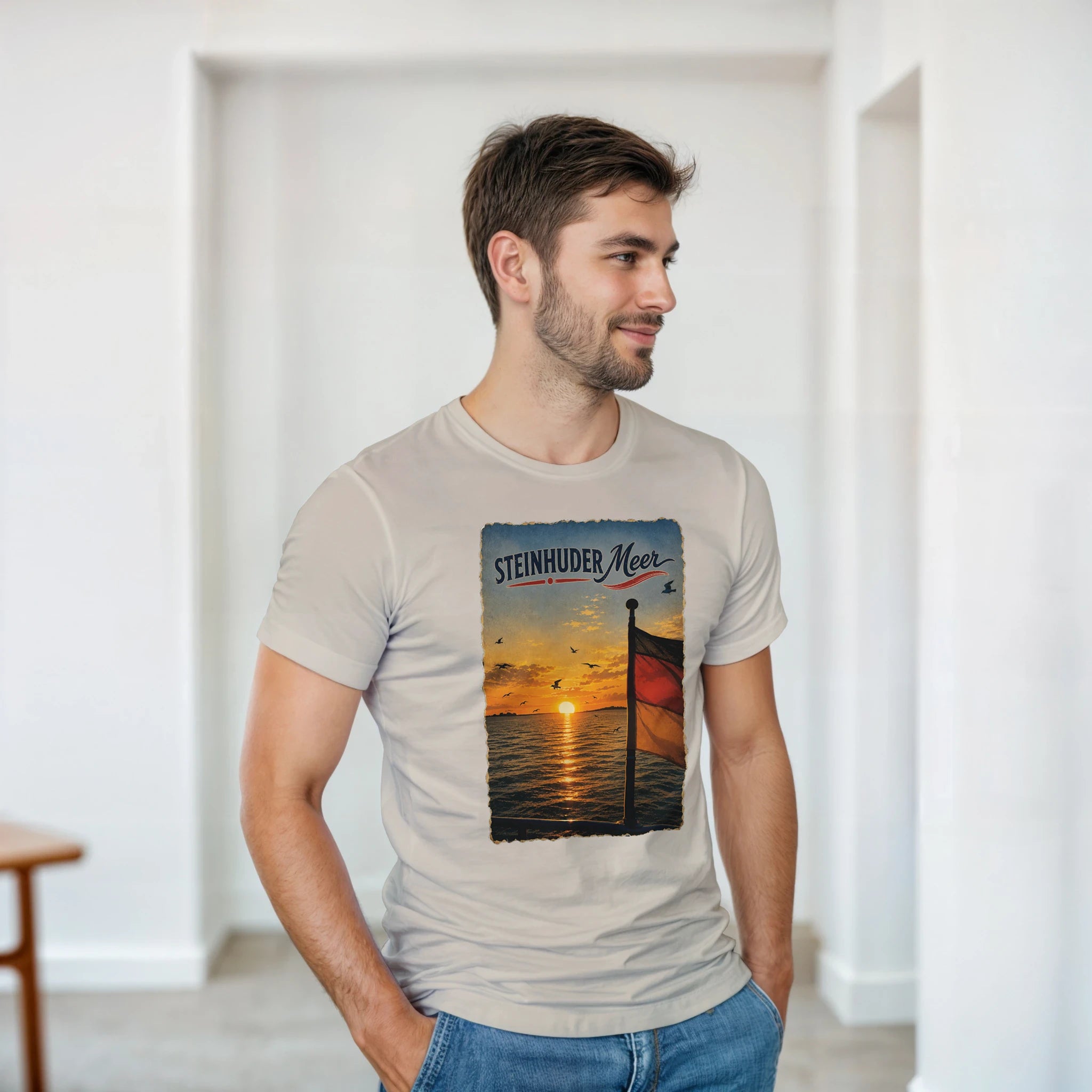 T-Shirt in Sand mit Motiv „Flagge und Sunset“