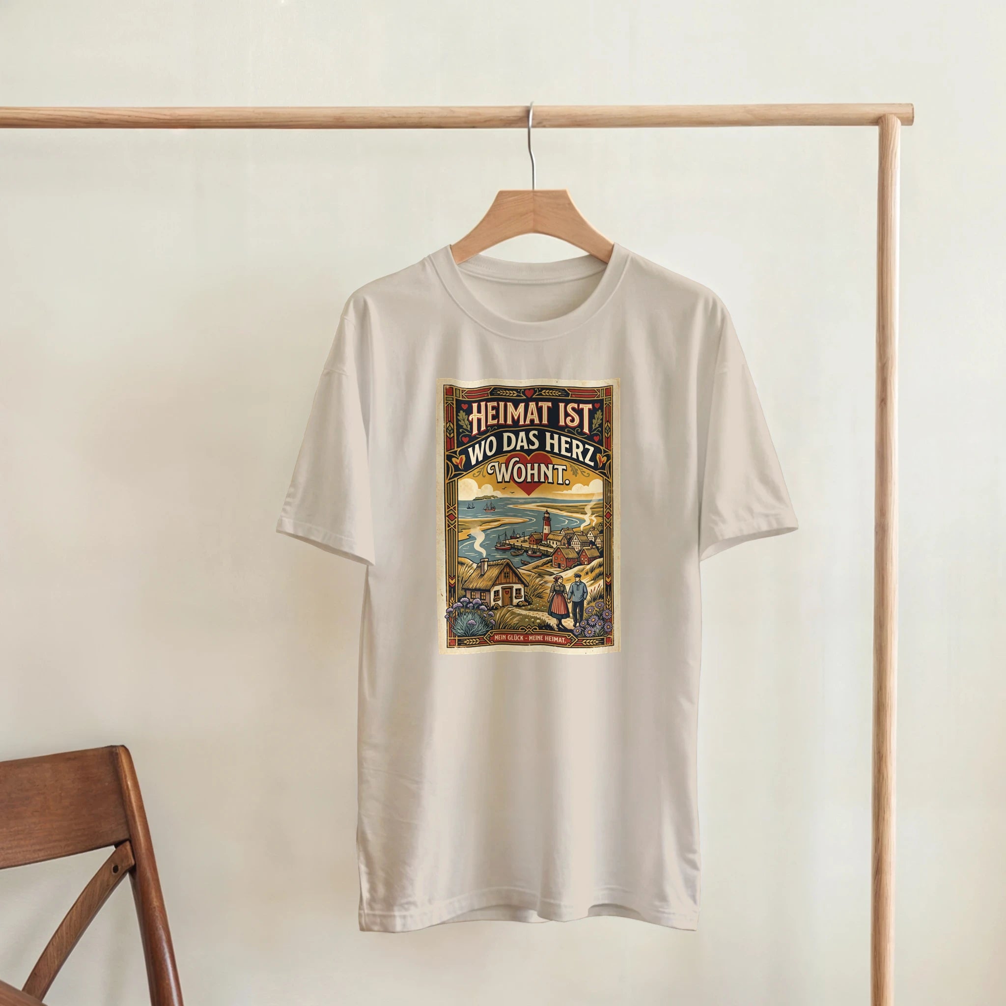 T-Shirt in Natur mit Motiv „Heimat ist, wo das Herz wohnt“
