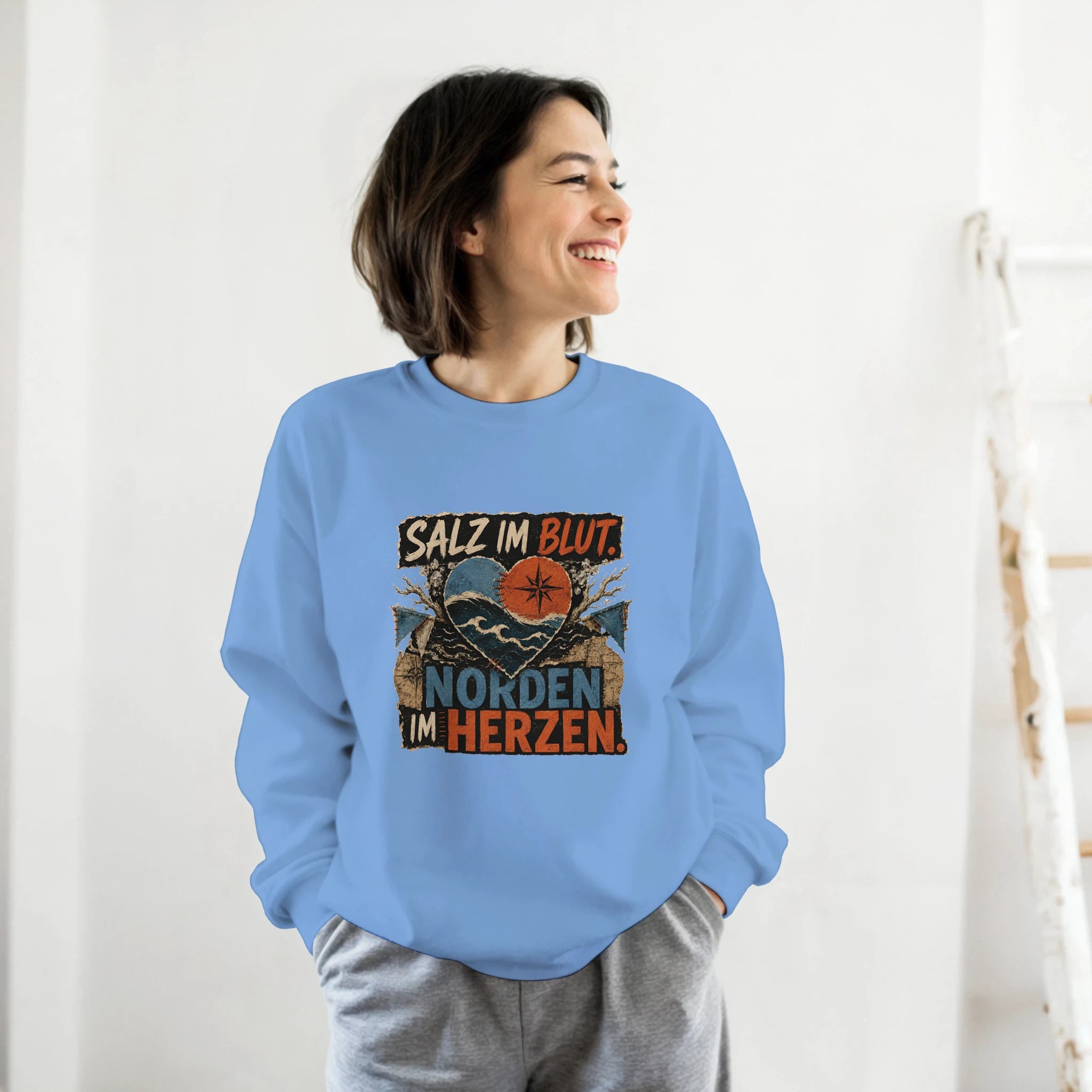 Pullover in Sand mit Motiv „Salz im Blut. Norden im Herzen.“