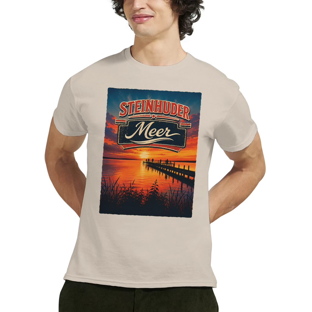 T-Shirt in Sand mit Motiv „Sunset Ratskeller Steg am Steinhuder Meer“