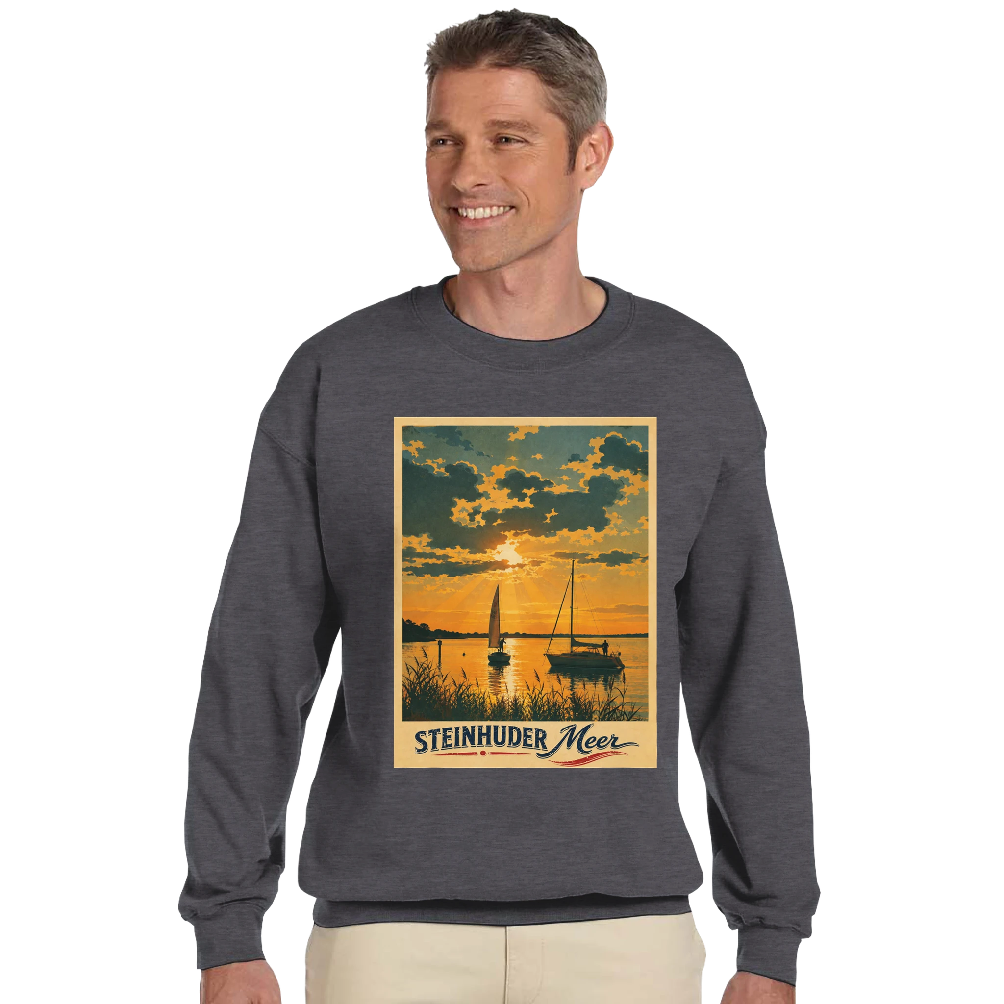 Pullover in Aschgrau mit Motiv „Segler am Steinhuder Meer beim Sunset“