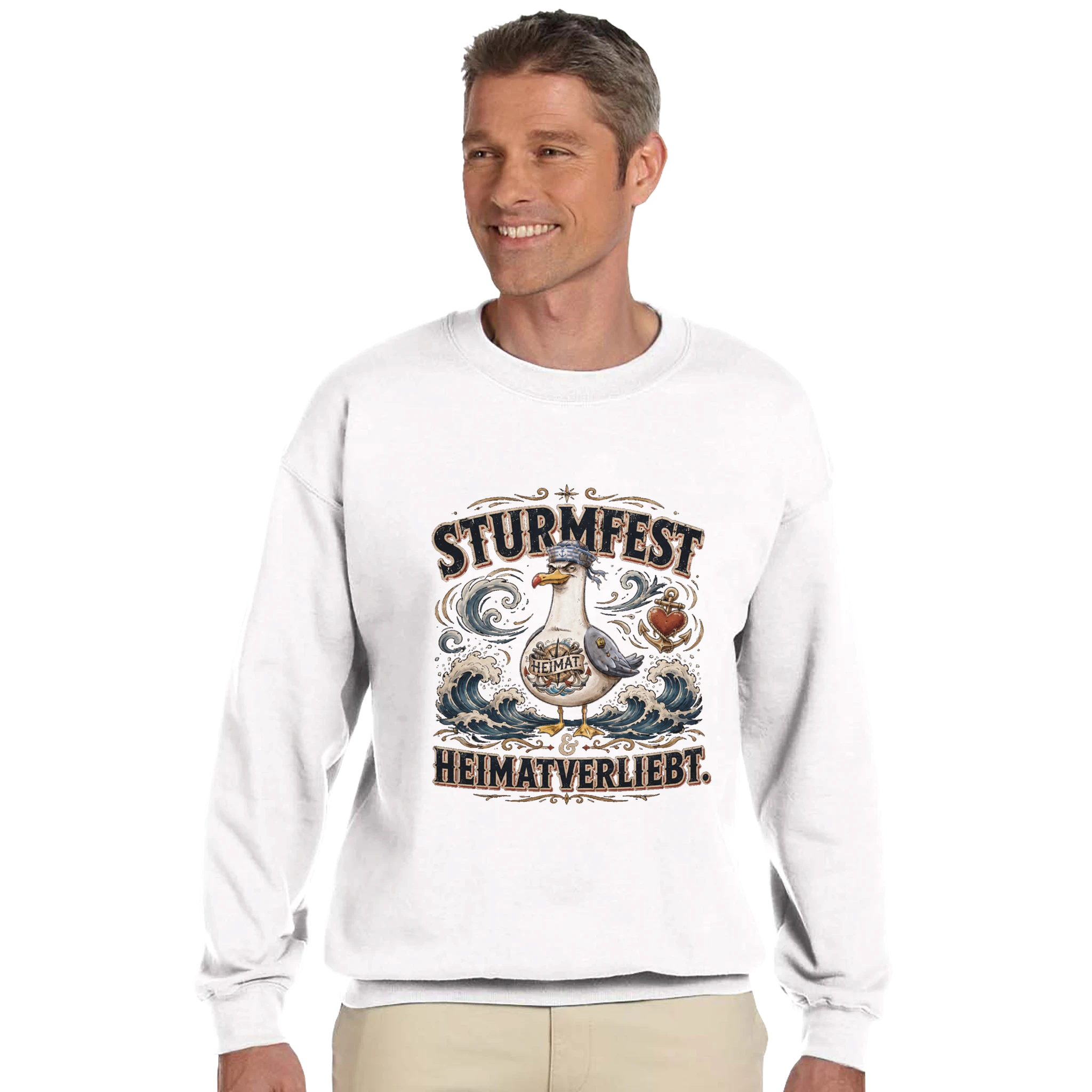 Pullover in Sand mit Motiv „Sturmfest & Heimatverliebt Möwe“