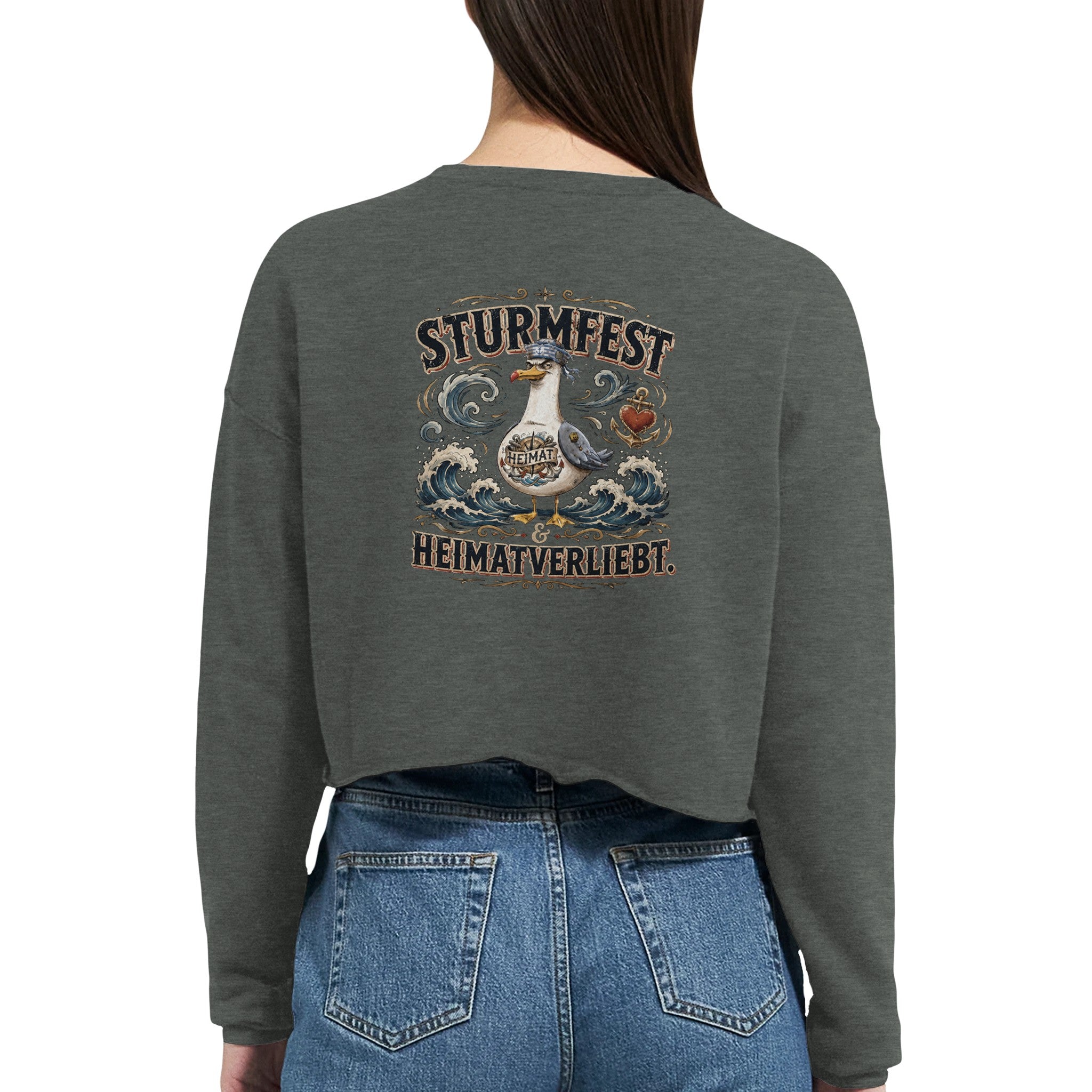 Damen-Pullover in Staubblau mit Motiv „Sturmfest & Heimatverliebt Möwe“