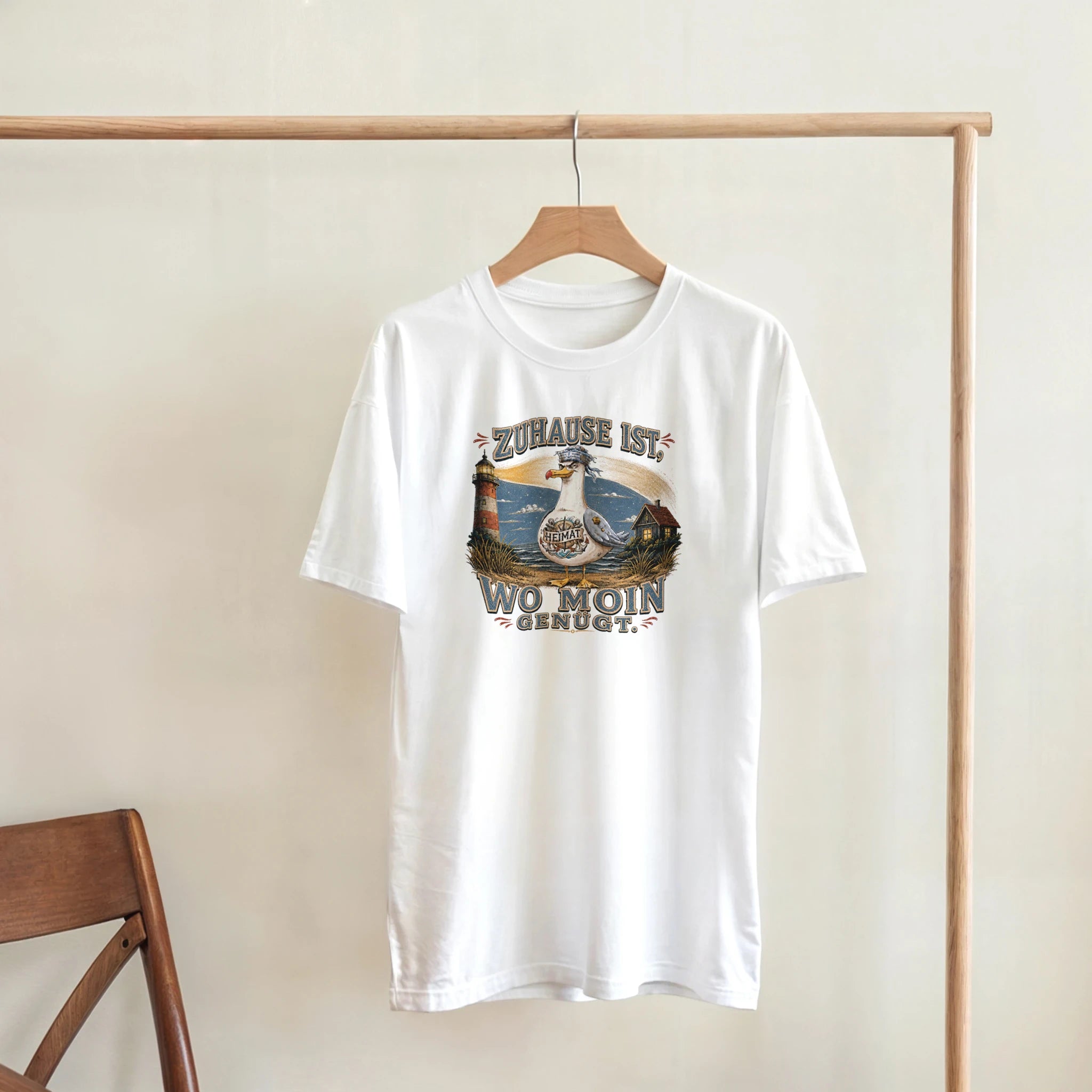 T-Shirt in Sand mit Motiv „Zuhause ist, wo Moin genügt. Möwe“