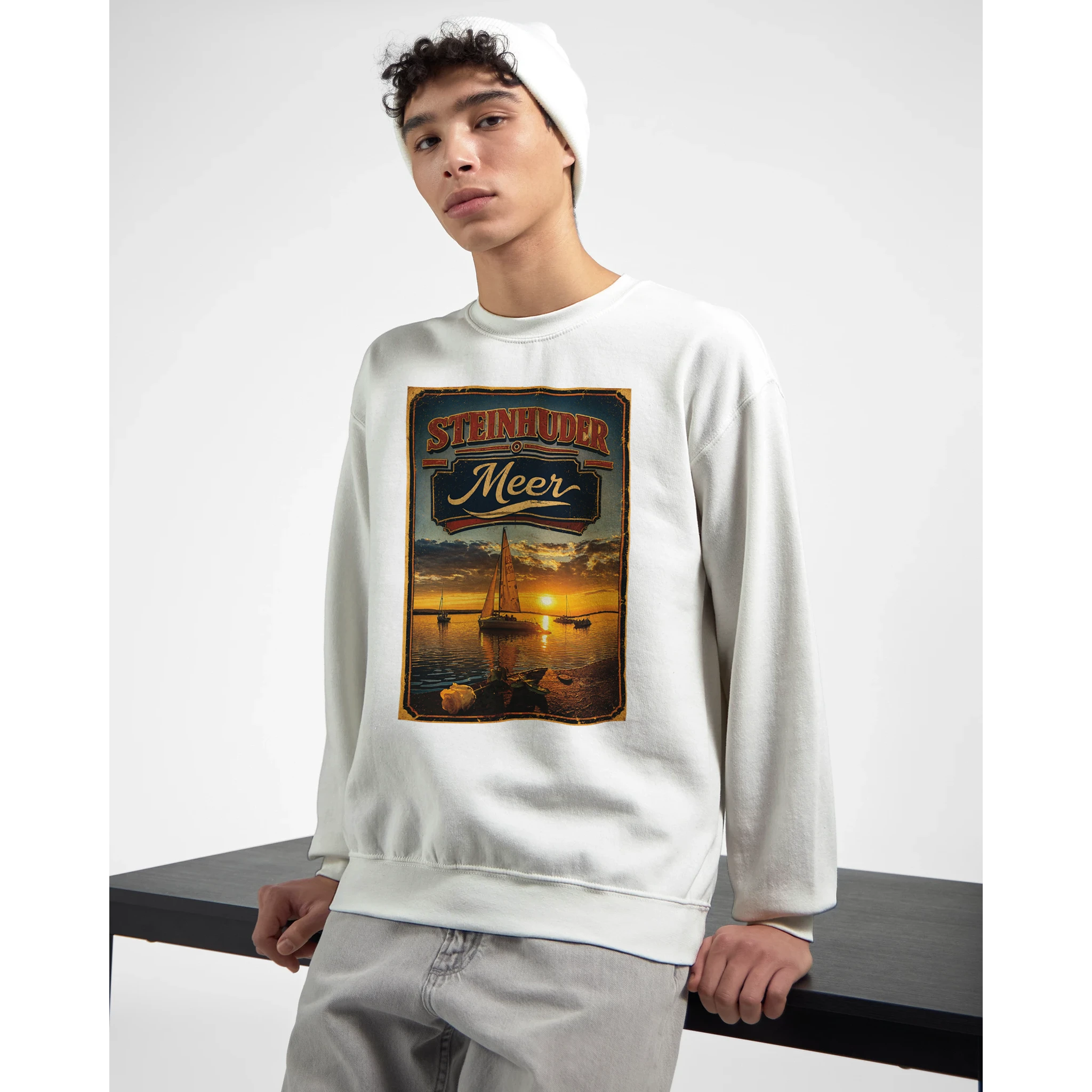 Pullover in Sand mit Motiv „White Night am Wilhelmstein mit Sunset“