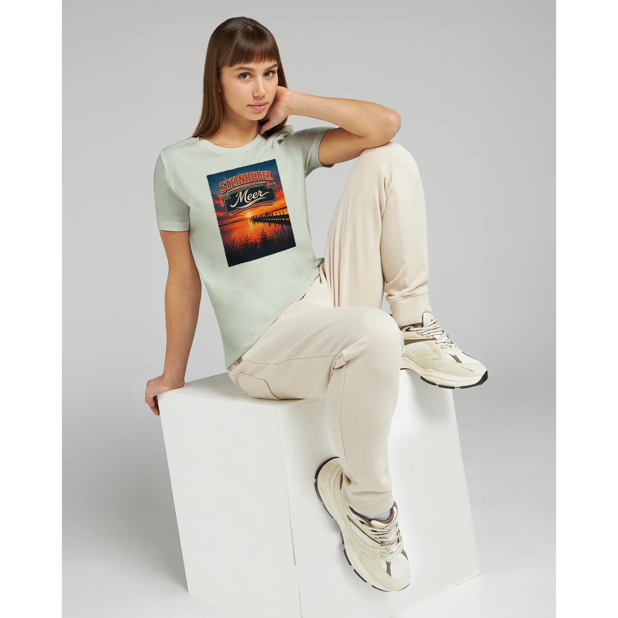 Damen-T-Shirt in Zitronengelb mit Motiv „Sunset Ratskeller Steg am Steinhuder Meer“
