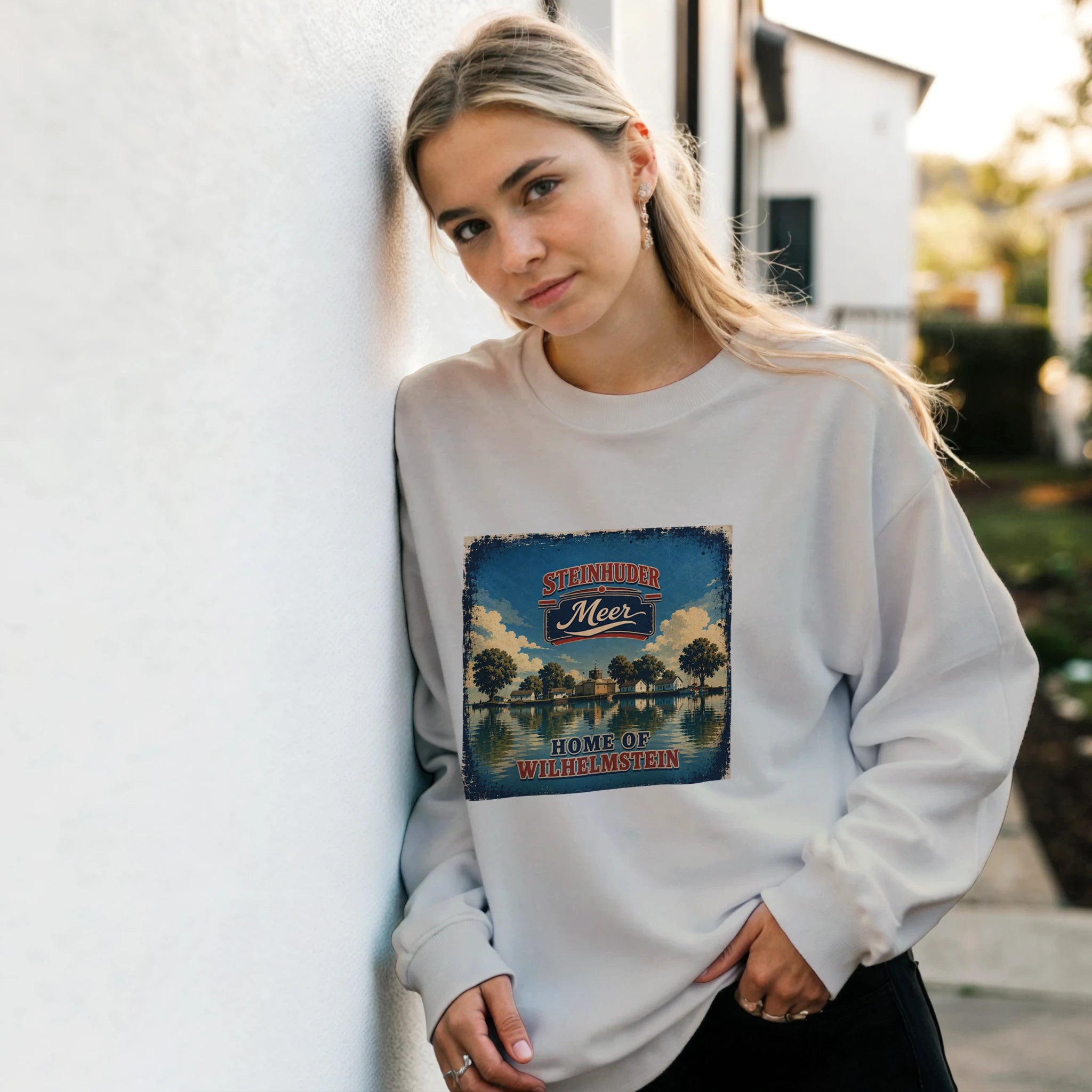 Pullover in Aschgrau mit Motiv „Insel Wilhelmstein“