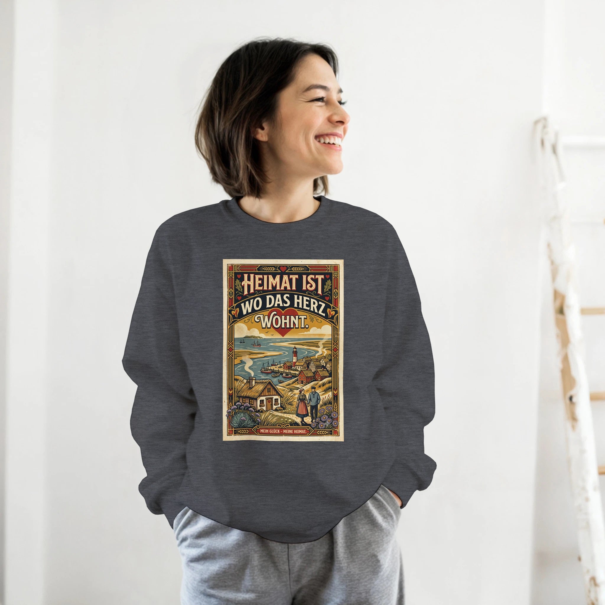 Pullover in Hellrosa mit Motiv „Heimat ist, wo das Herz wohnt“