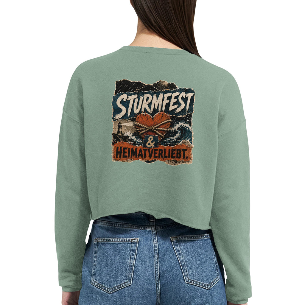 Damen-Pullover in Staubblau mit Motiv „Sturmfest & Heimatverliebt.“