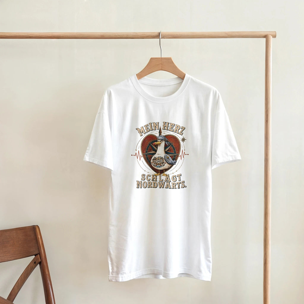 T-Shirt in Natur mit Motiv „Mein Herz schlägt NORDWÄRTS. Möwe“
