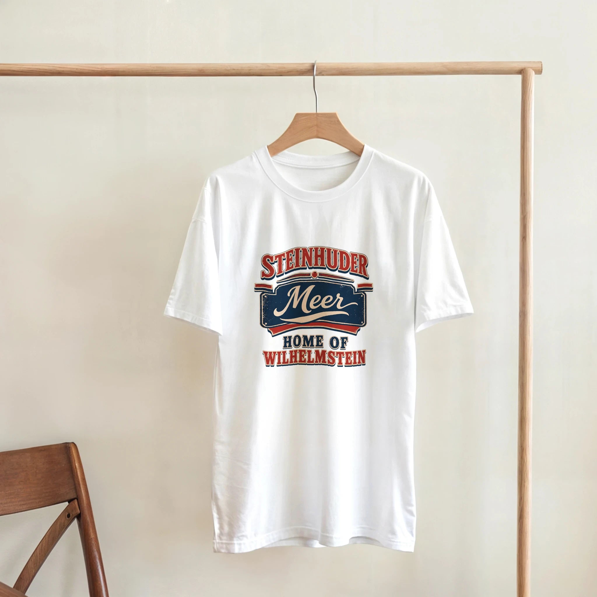 T-Shirt in Sand mit Motiv „Home of Wilhelmstein“