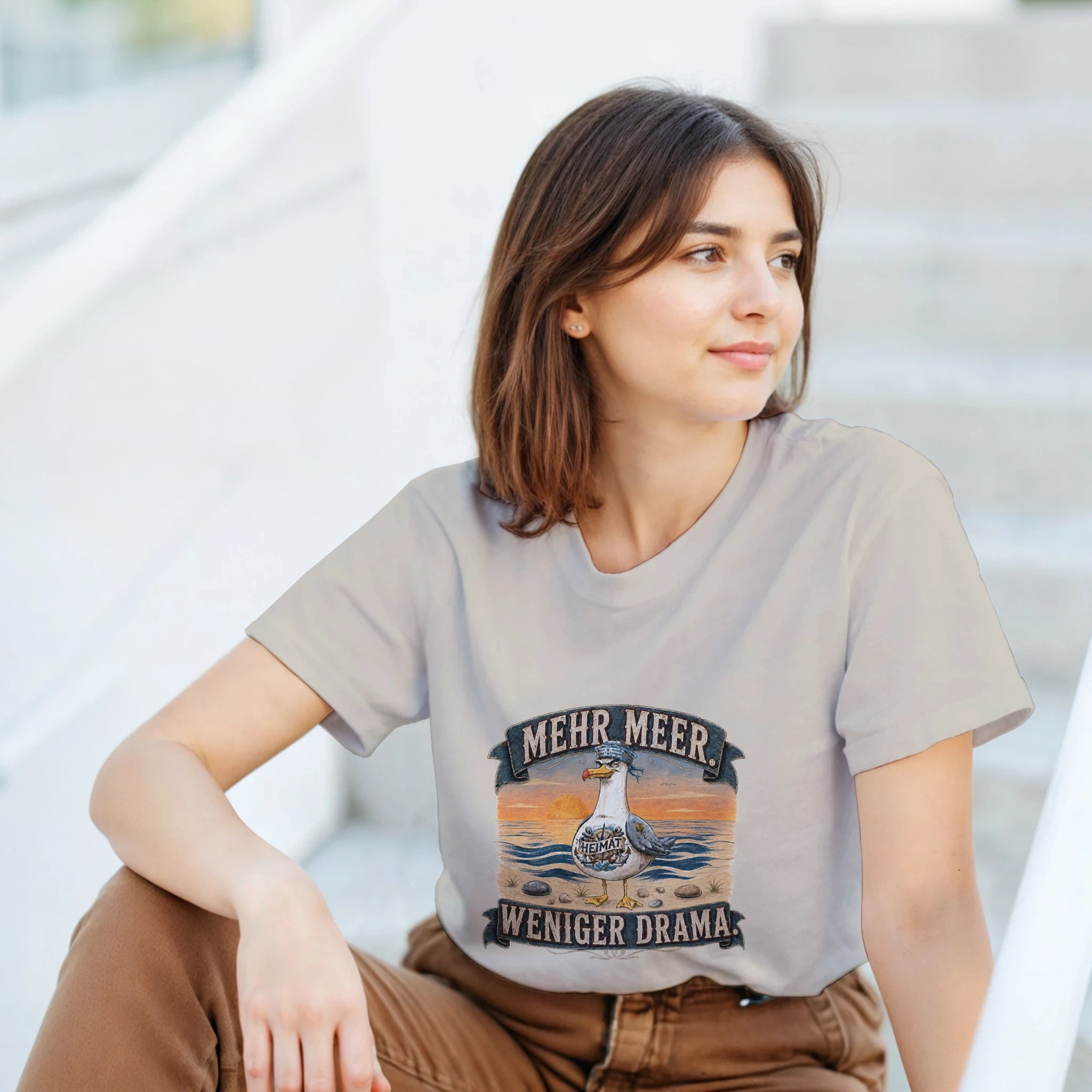 T-Shirt in Natur mit Motiv „Mehr Meer. Weniger Drama.“