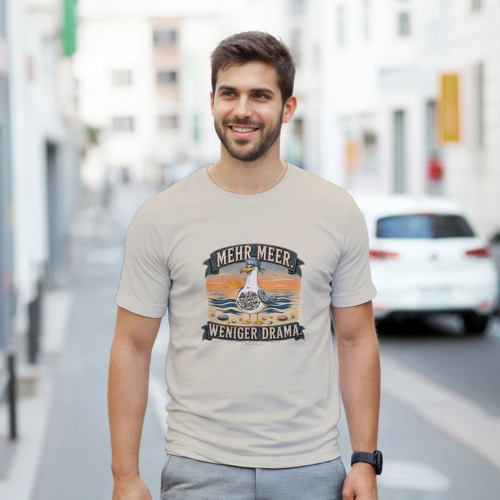 T-Shirt in Sand mit Motiv „Mehr Meer. Weniger Drama.“