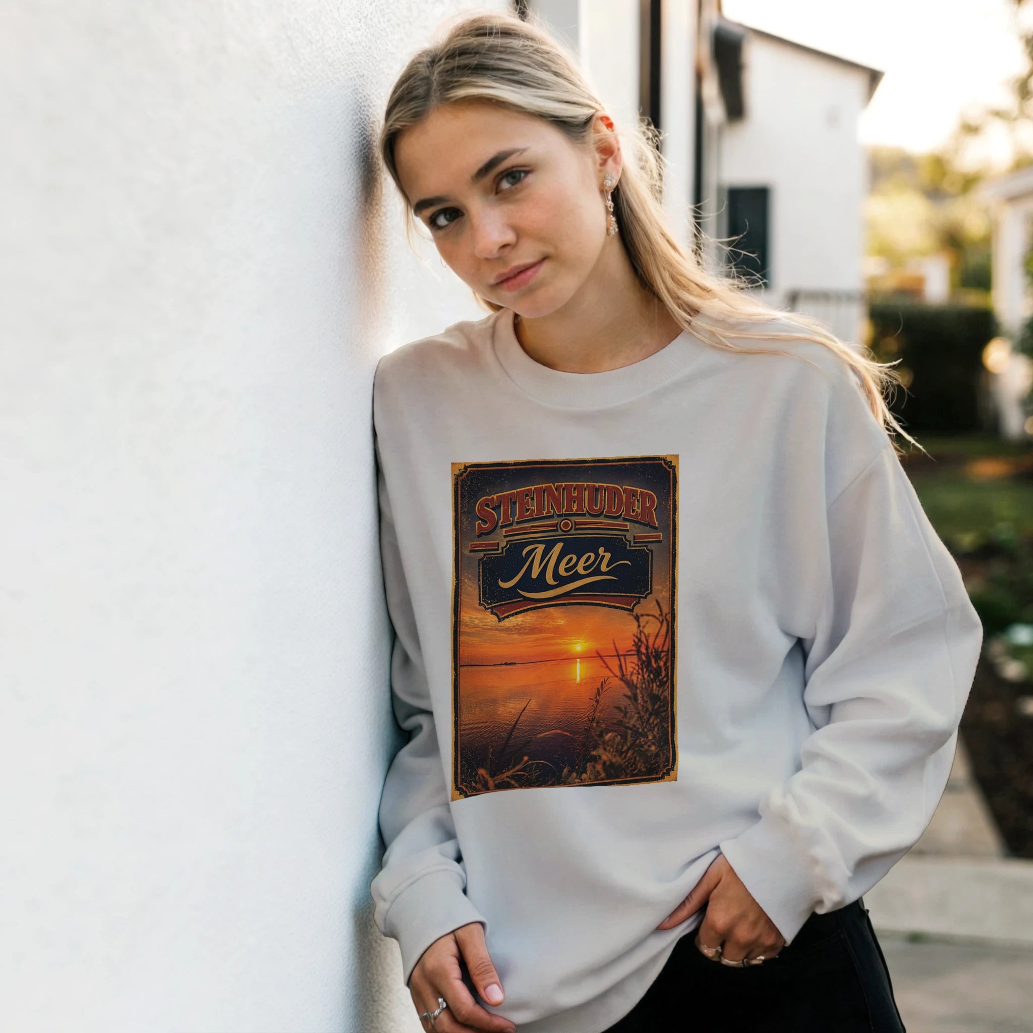 Pullover in Sand mit Motiv „Sunset am Steinhuder Meer“