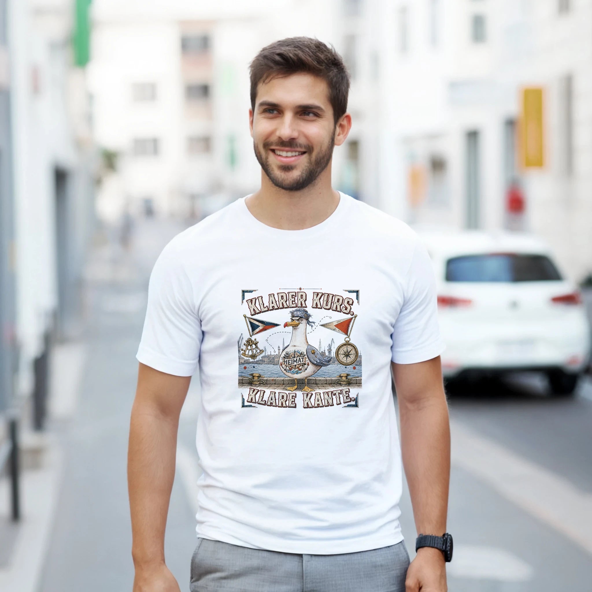 T-Shirt in Sand mit Motiv „Klarer Kurs. Klare Kante. Möwe“
