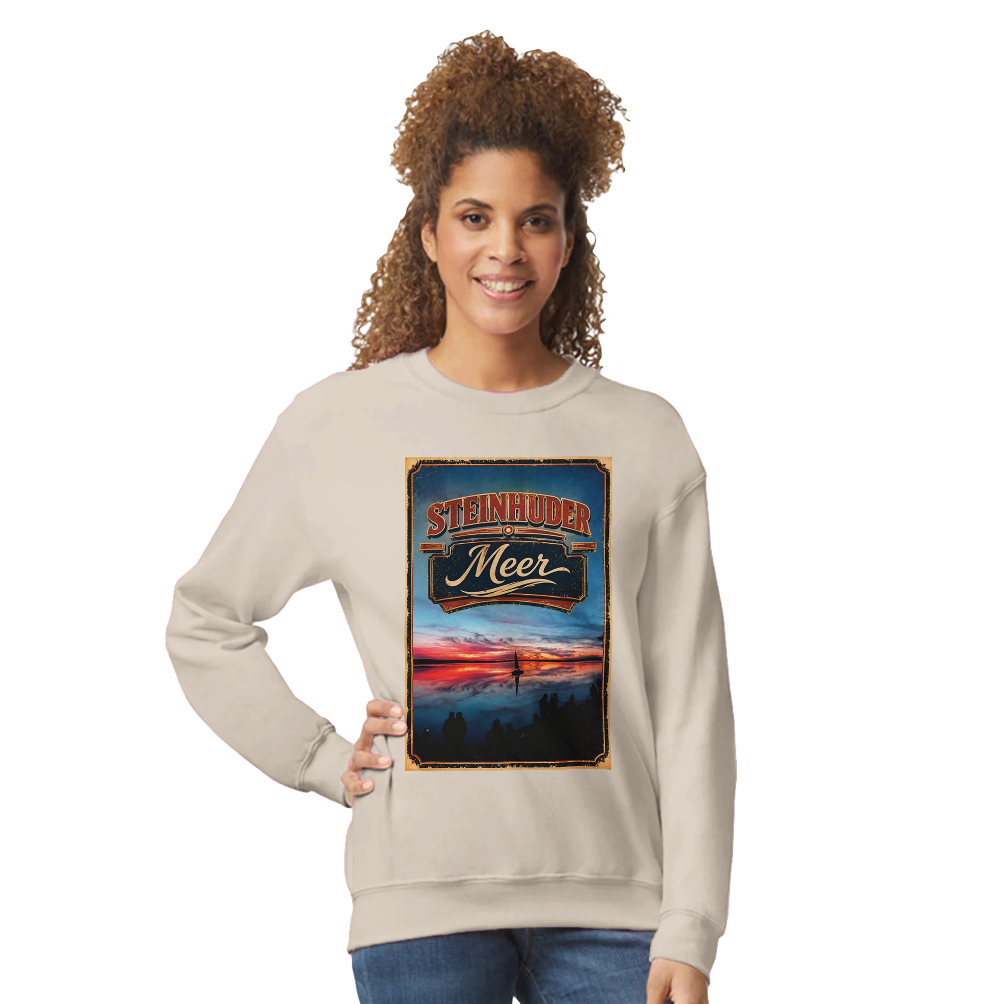 Pullover in Sand mit Motiv „Sunset und Segler am Wilhelmstein – Steinhuder Meer“
