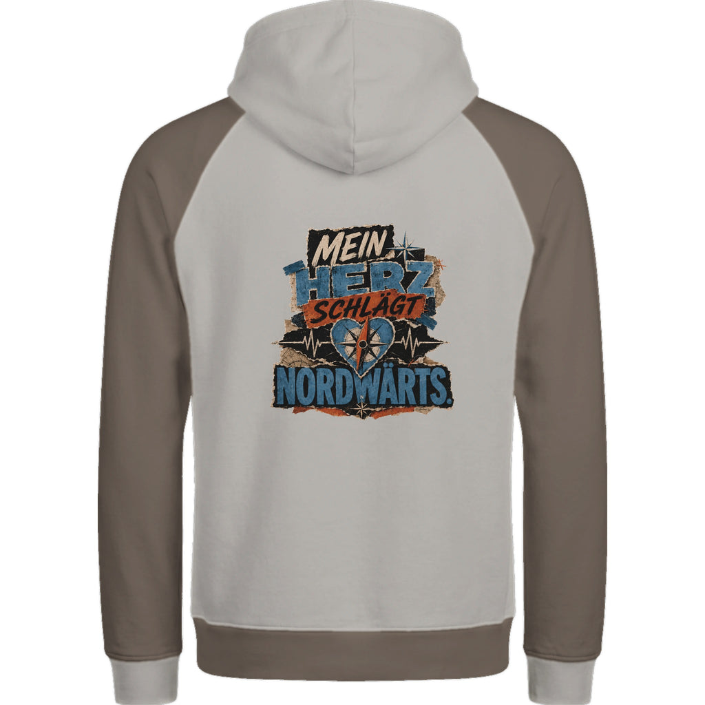 Hoodie in Ton mit Motiv „Mein Herz schlägt NORDWÄRTS.“