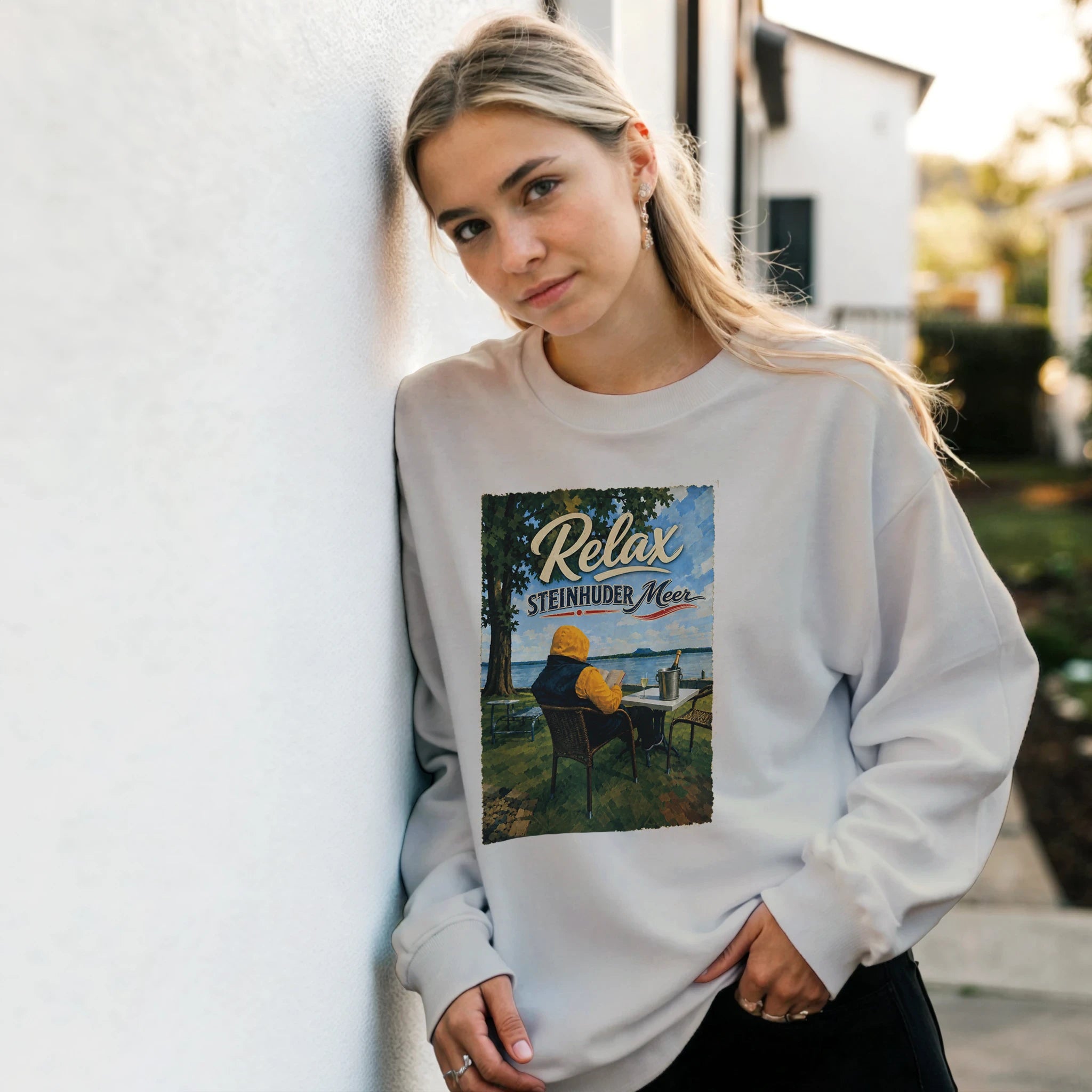 Pullover in Aschgrau mit Motiv „Relax und Champagner“