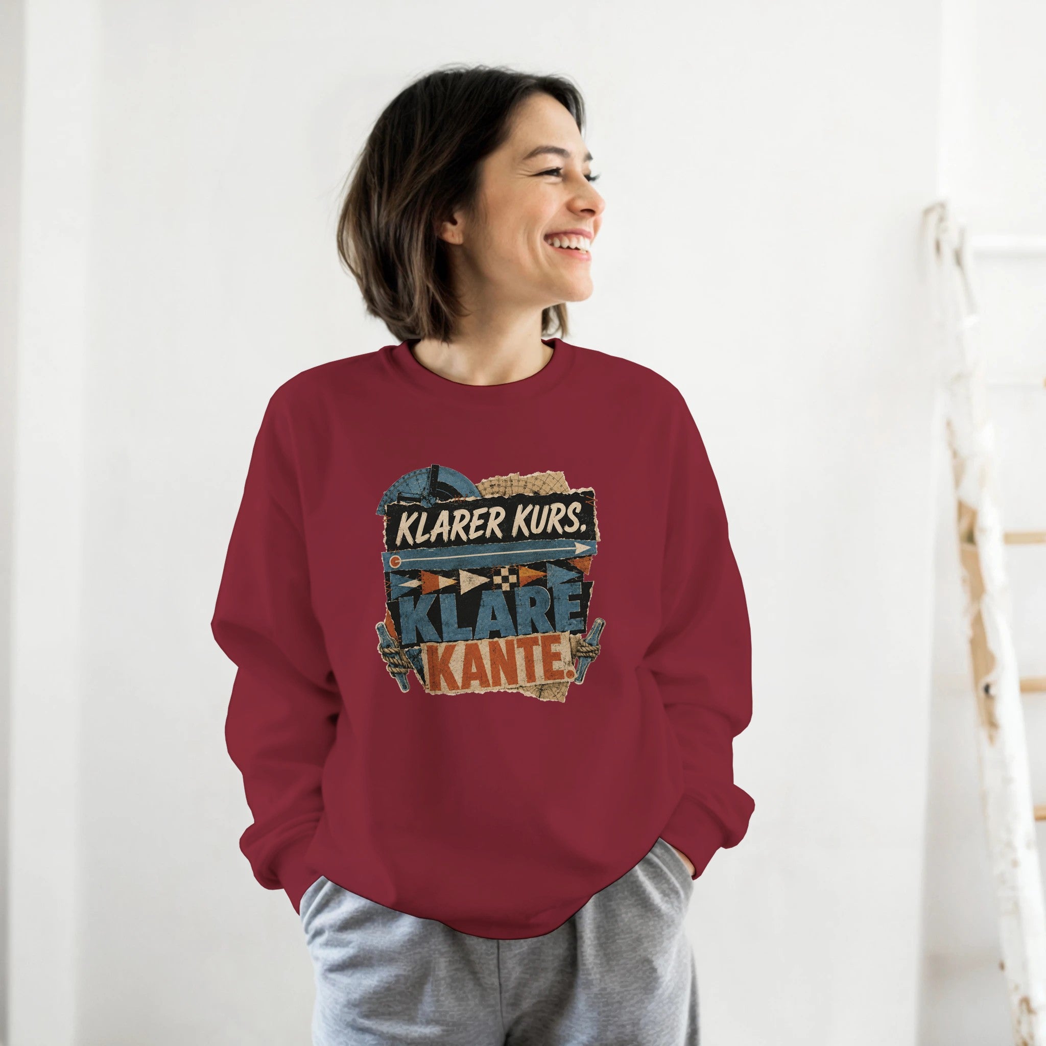 Pullover in Hellrosa mit Motiv „Klarer Kurs. Klare Kante.“