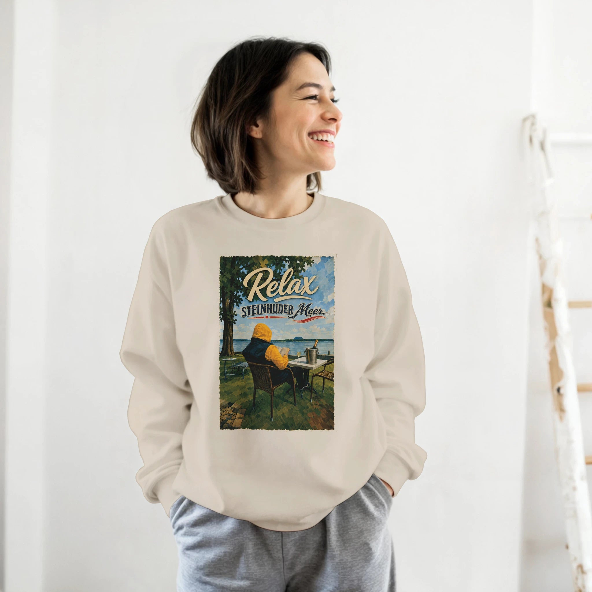Pullover in Aschgrau mit Motiv „Relax und Champagner“