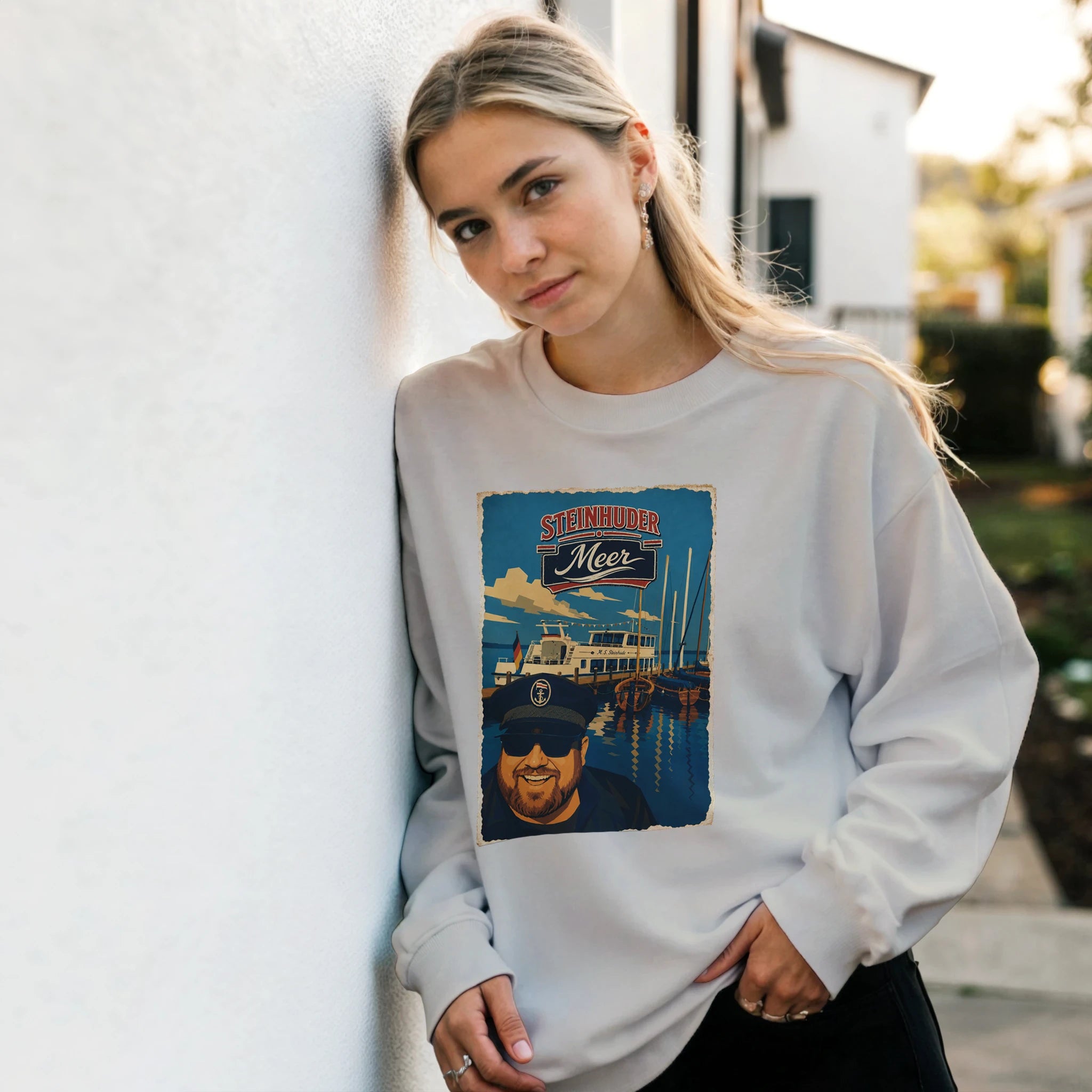 Pullover in Aschgrau mit Motiv „Kapitän an Bord“