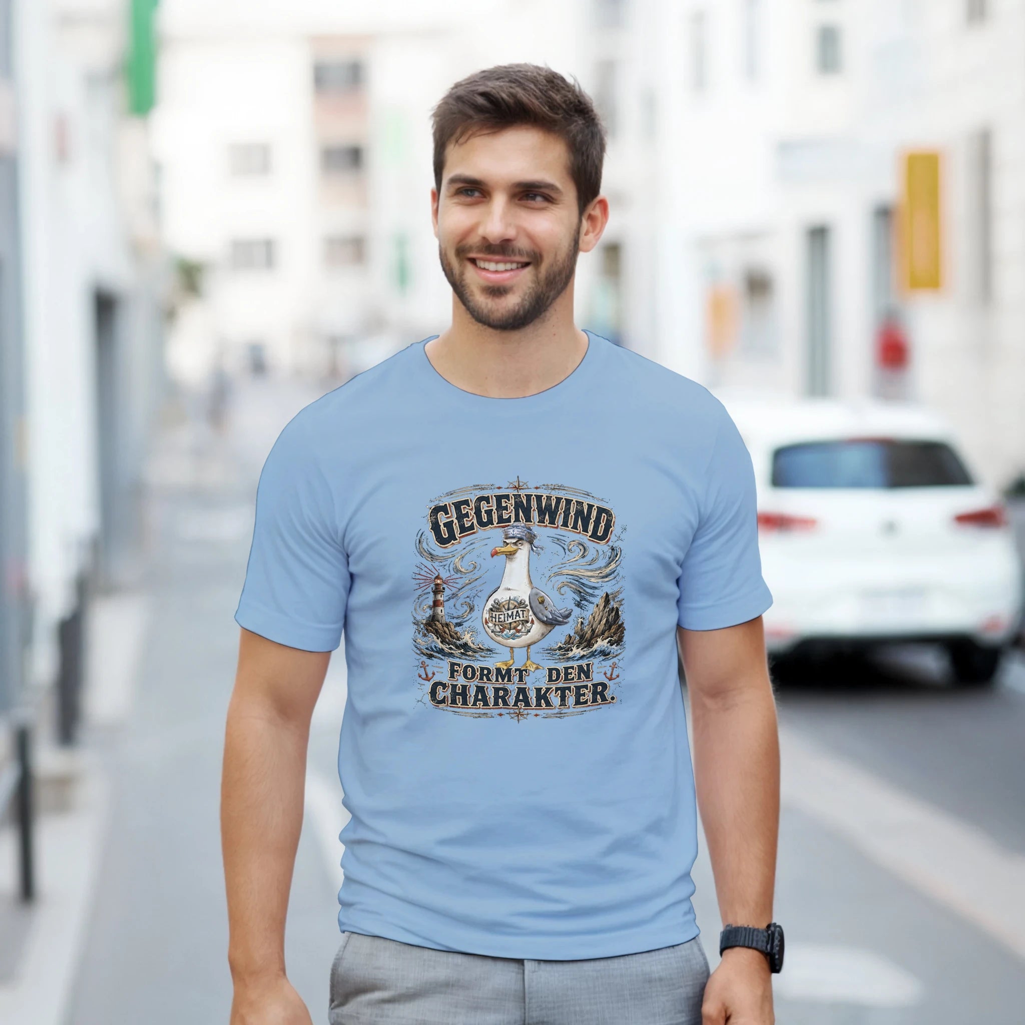 T-Shirt in Natur mit Motiv „Gegenwind formt den Charakter Typisch Norddeutsch“