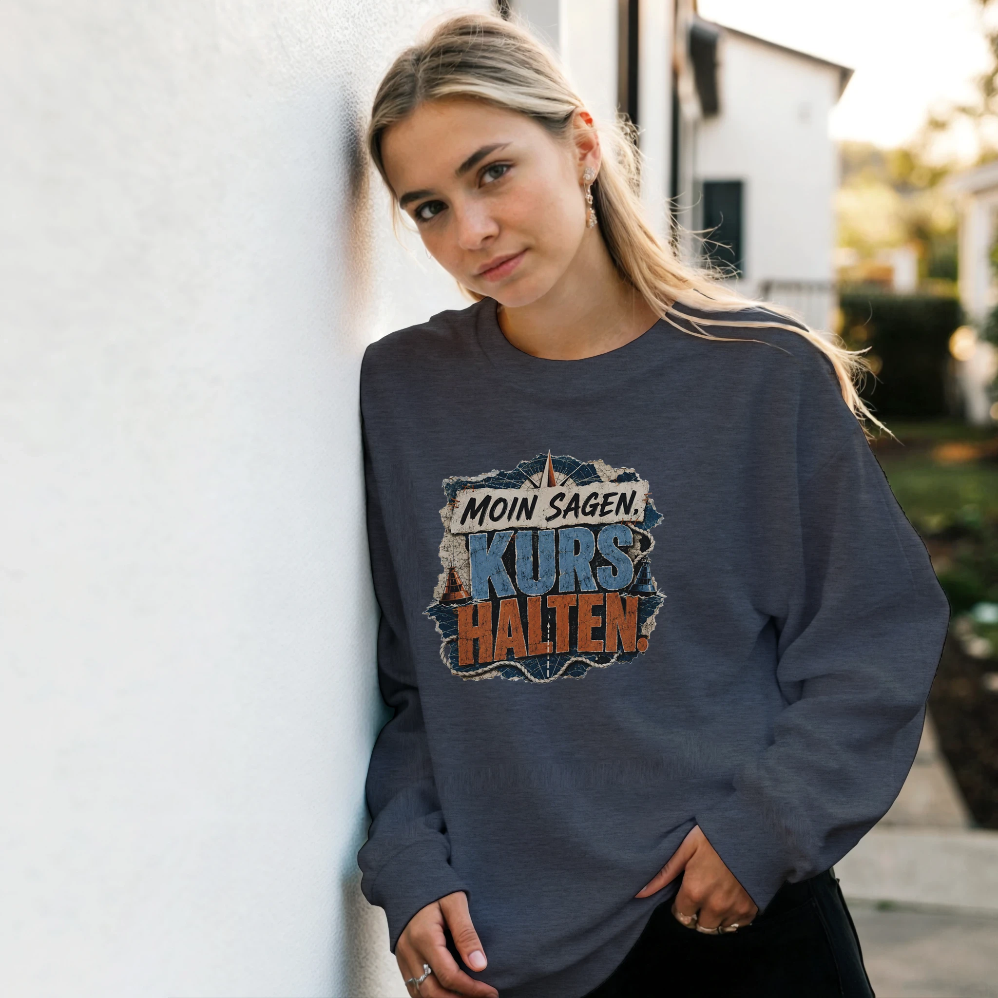 Pullover in Hellrosa mit Motiv „Moin sagen. Kurs halten.“