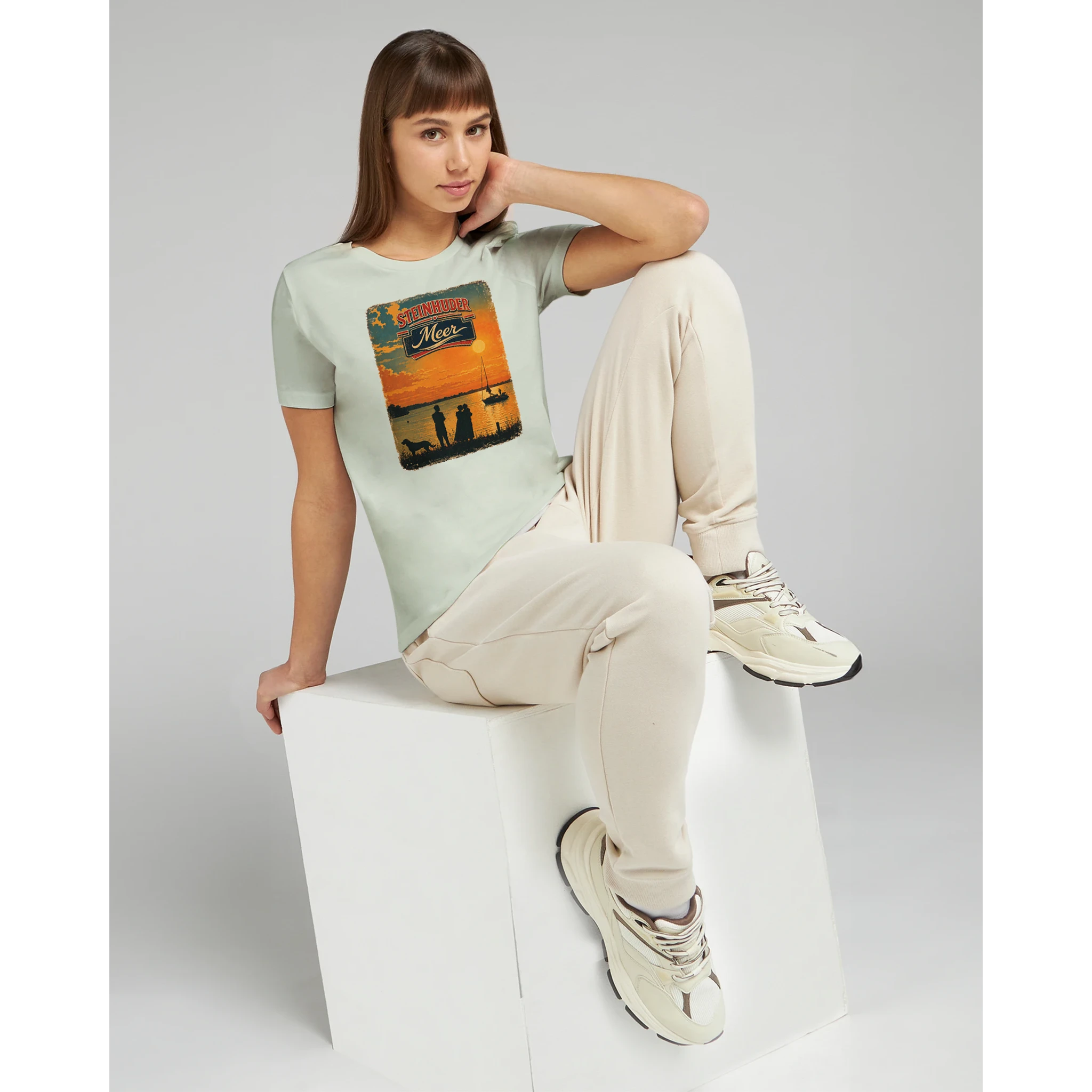Damen-T-Shirt in Zitronengelb mit Motiv „Familie am Steinhuder Meer beim Sunset“
