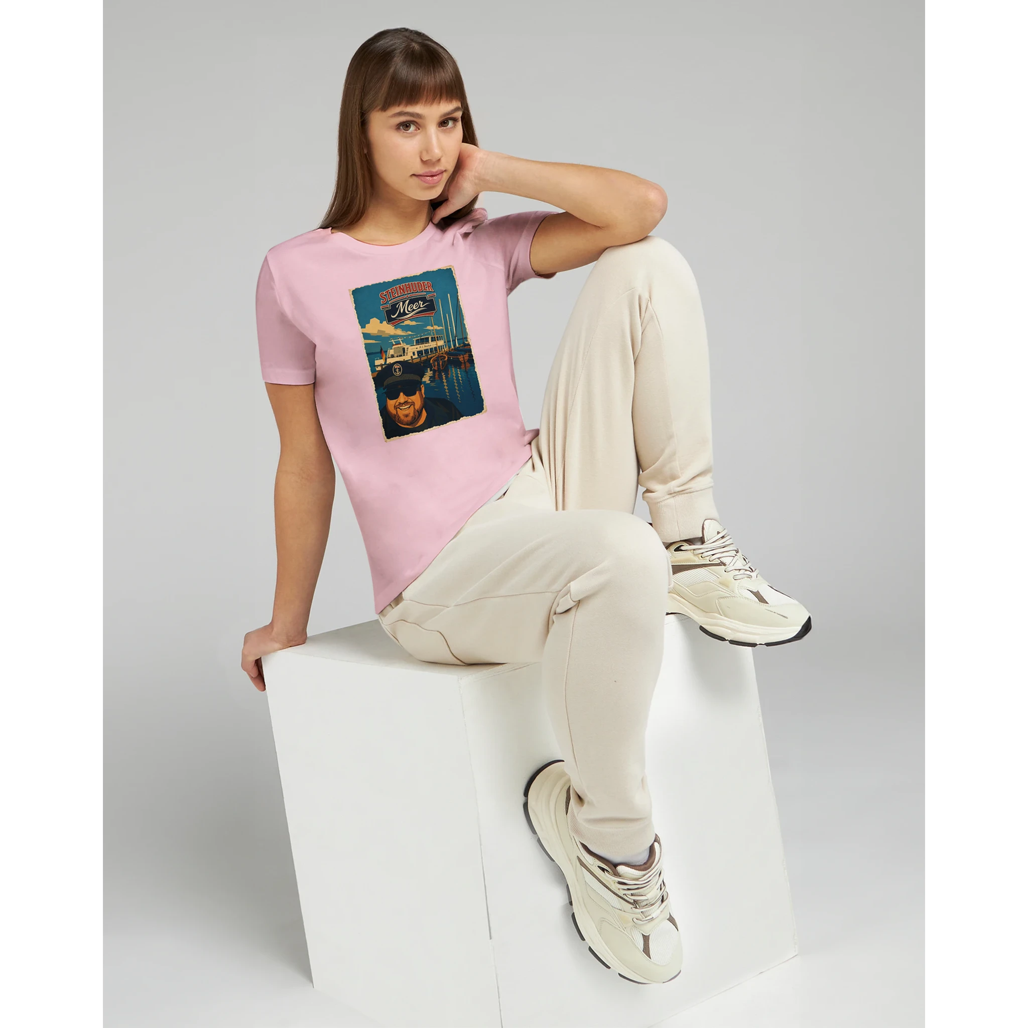 Damen-T-Shirt in Zitronengelb mit Motiv „Kapitän an Bord“