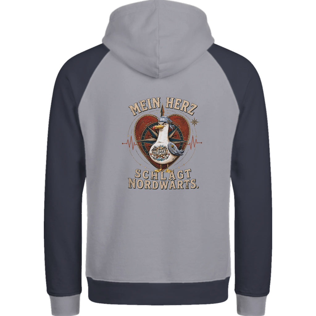 Hoodie in Ton mit Motiv „Mein Herz schlägt NORDWÄRTS. Möwe“