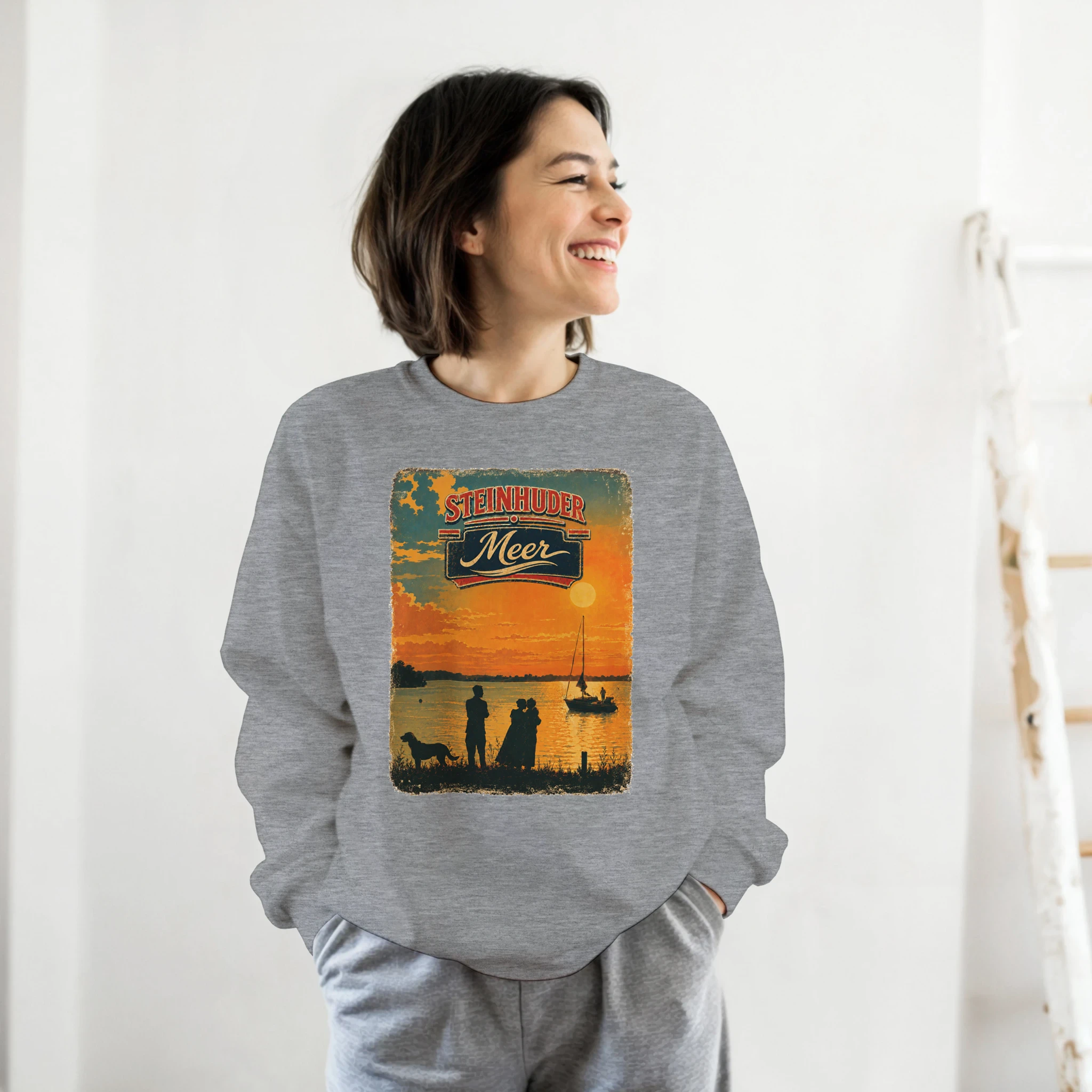 Pullover in Aschgrau mit Motiv „Familie beim Sunset“
