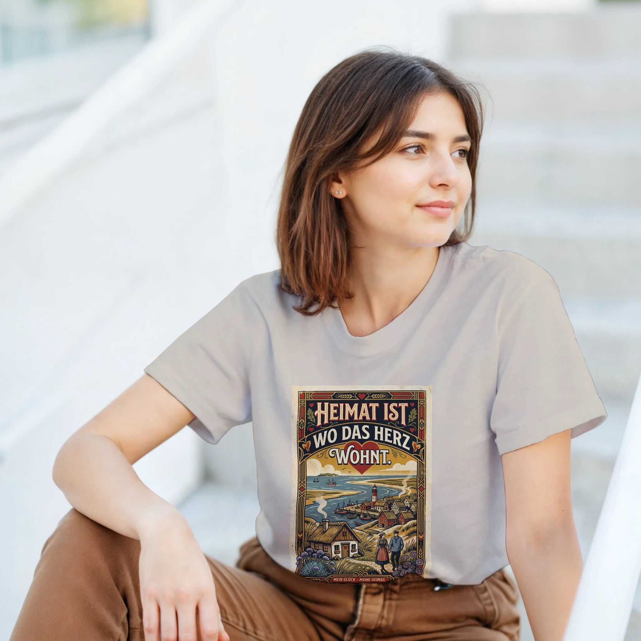T-Shirt in Natur mit Motiv „Heimat ist, wo das Herz wohnt“